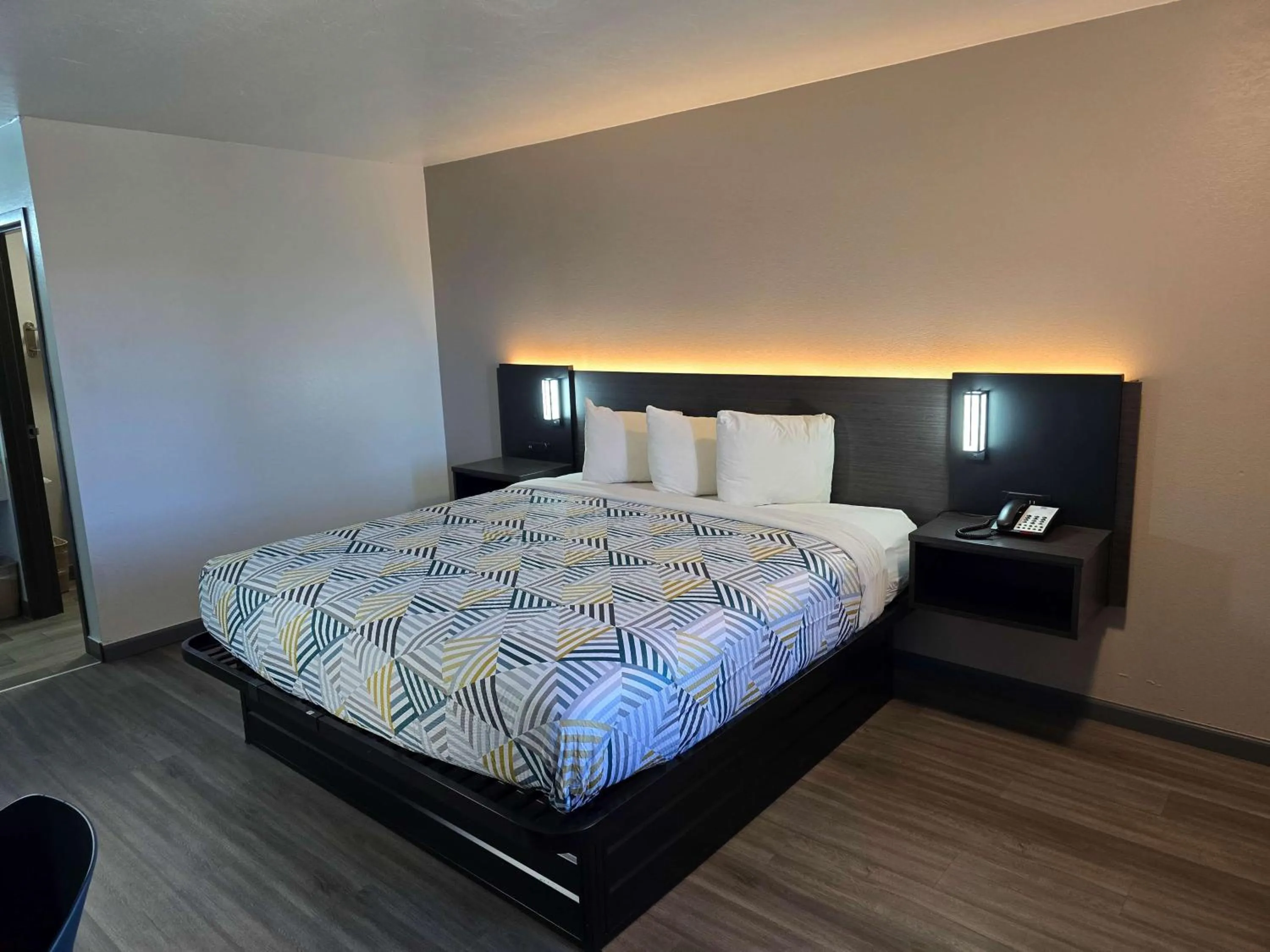 Bedroom, Bed in Motel 6 Oklahoma City OK Frontier City