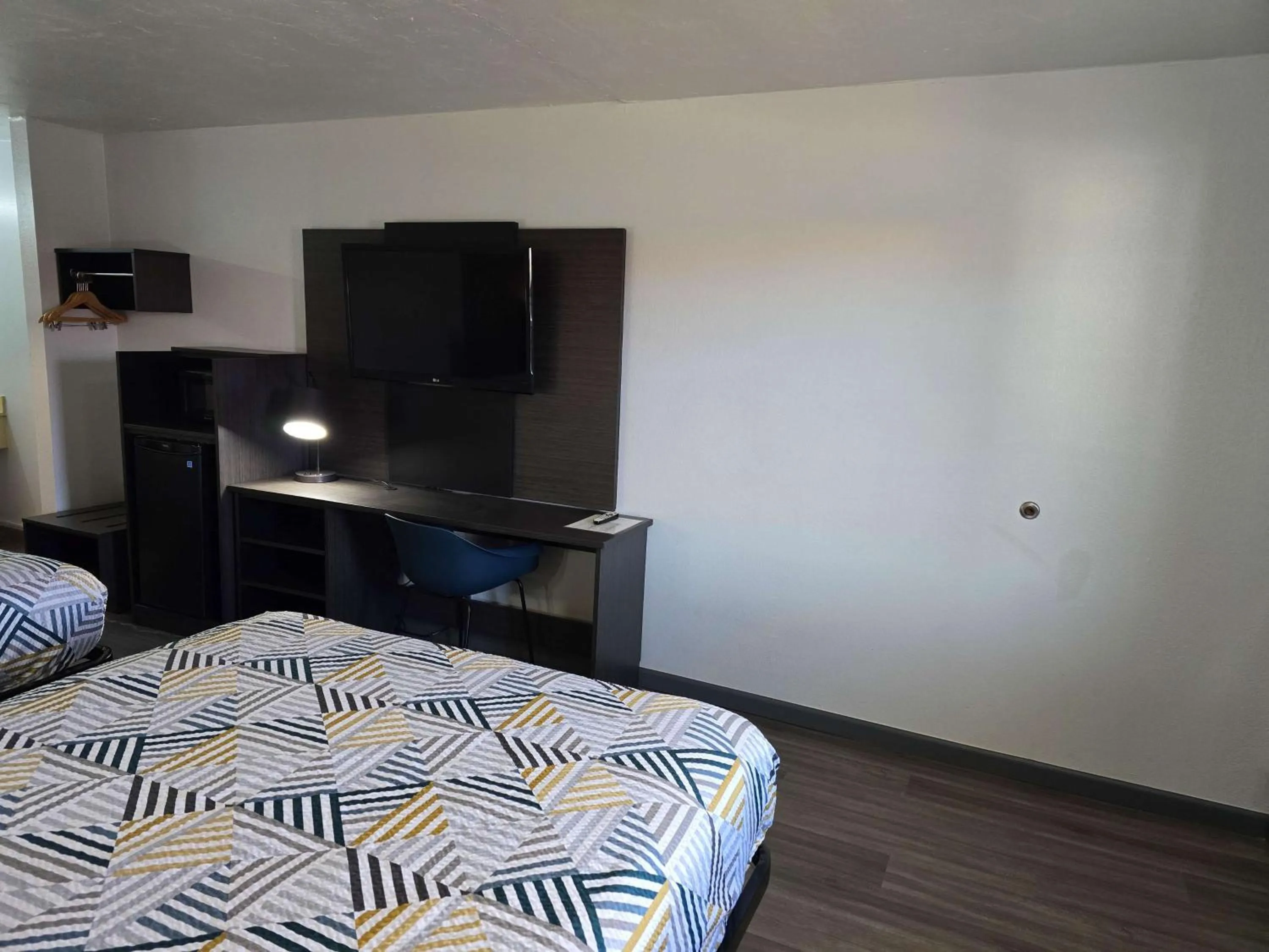 Bedroom, Bed in Motel 6 Oklahoma City OK Frontier City