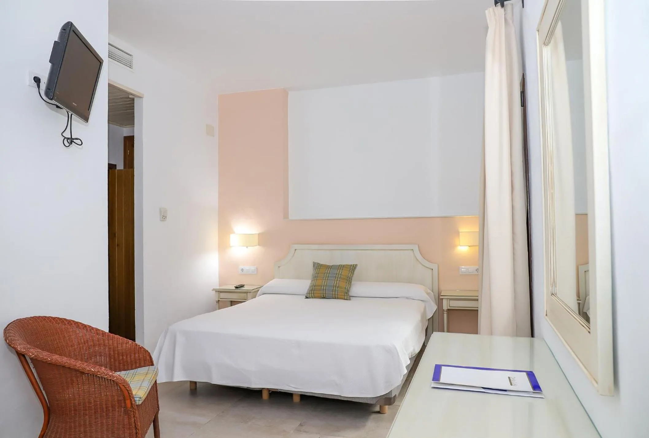 Hostal Doña Lola Marina