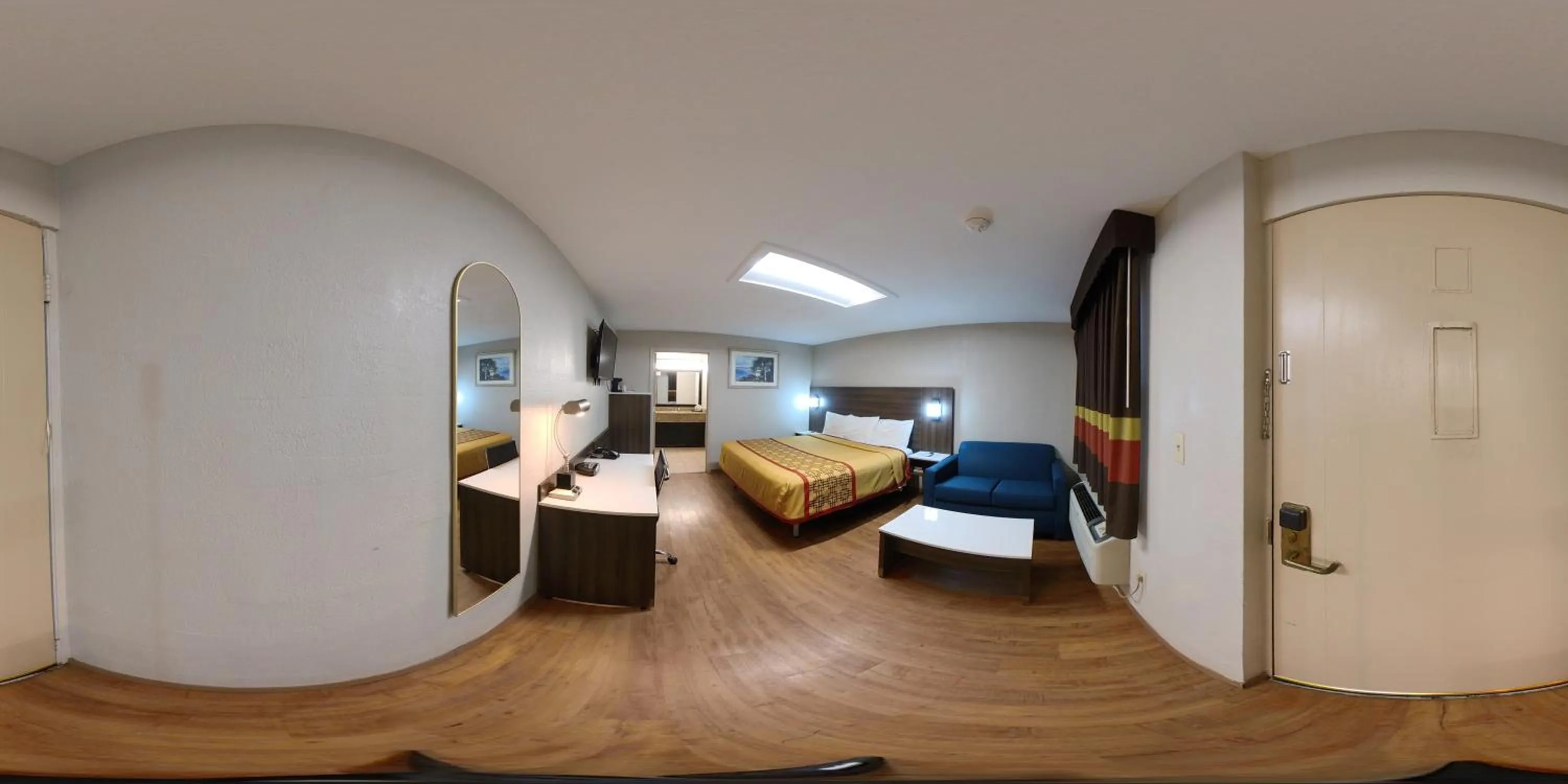 Photo of the whole room, Bed in Guest Inn Rogers