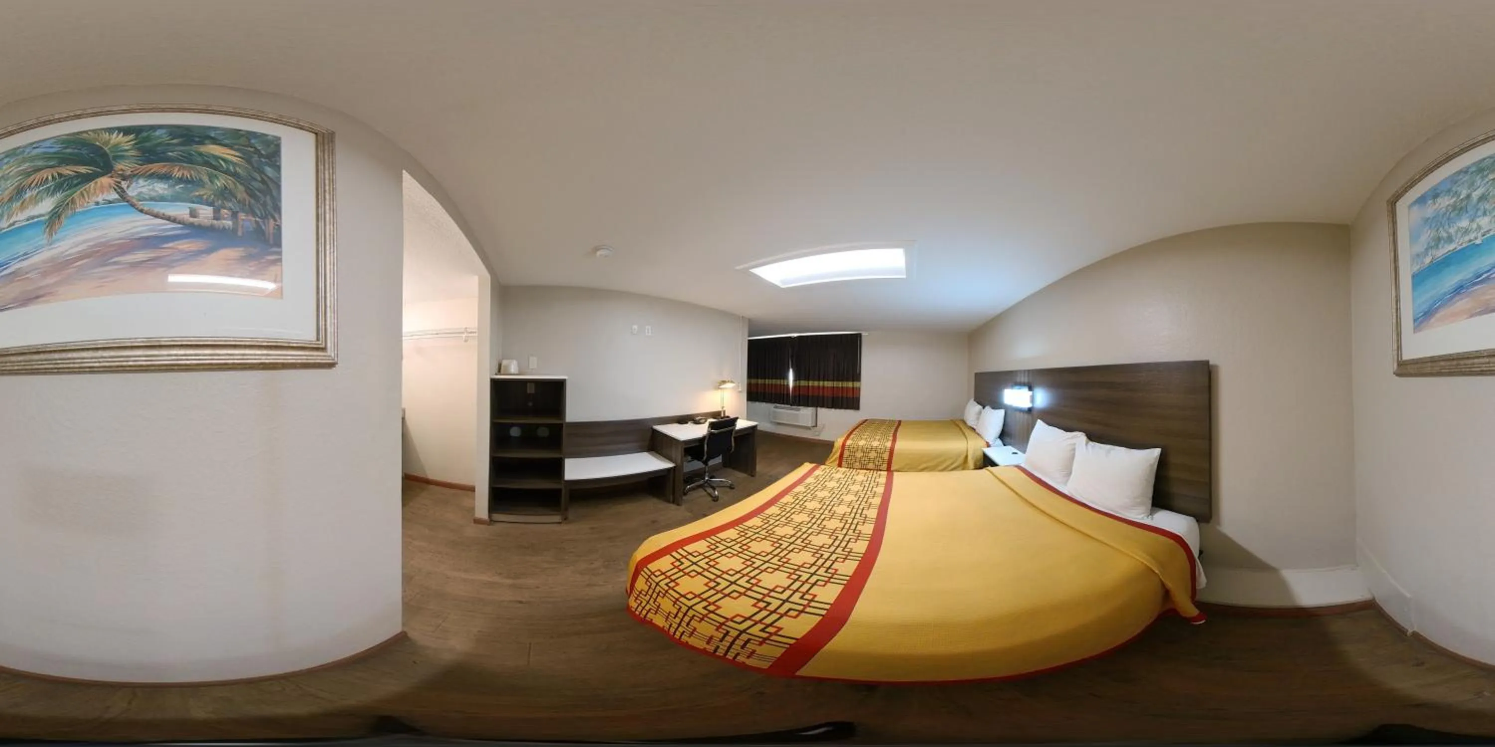 Photo of the whole room, Bed in Guest Inn Rogers