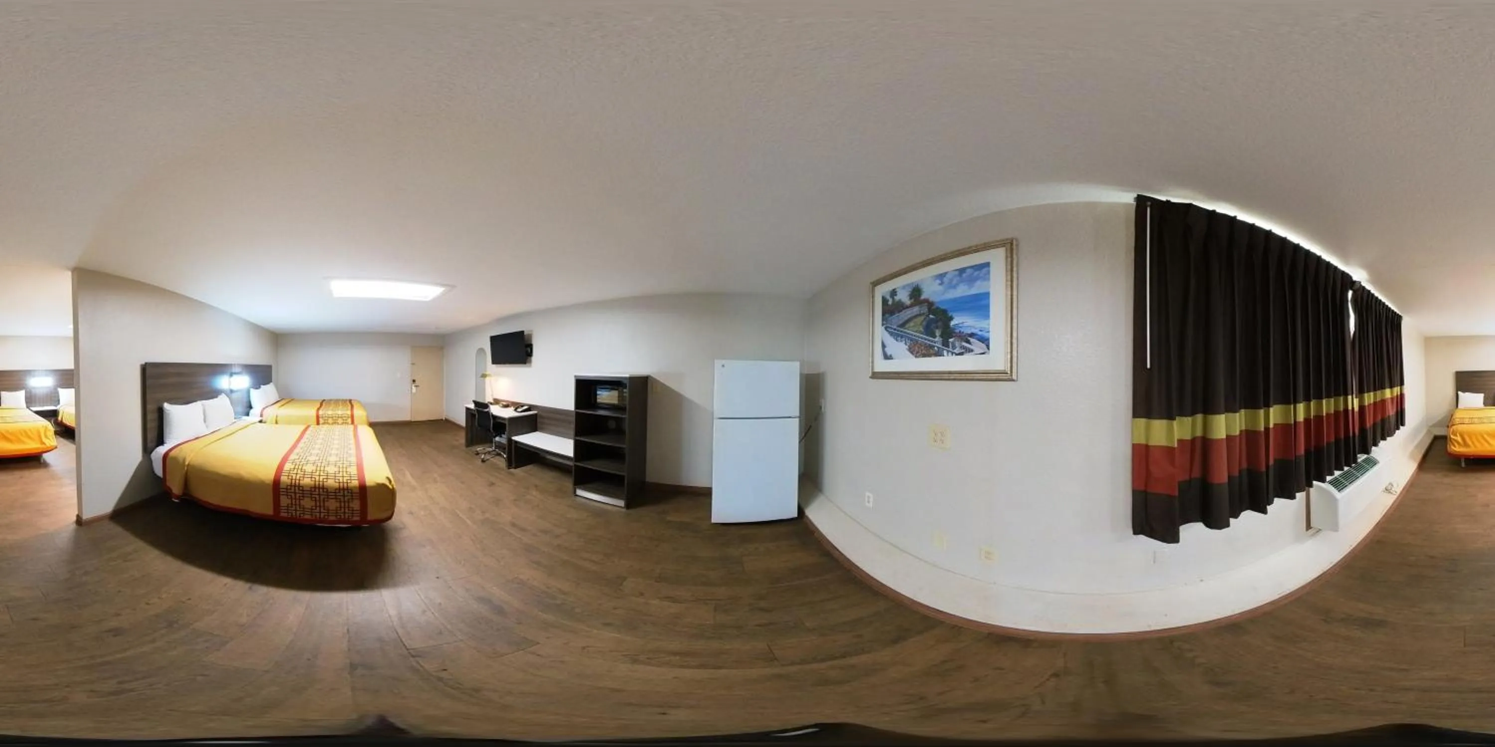 Photo of the whole room, Bed in Guest Inn Rogers