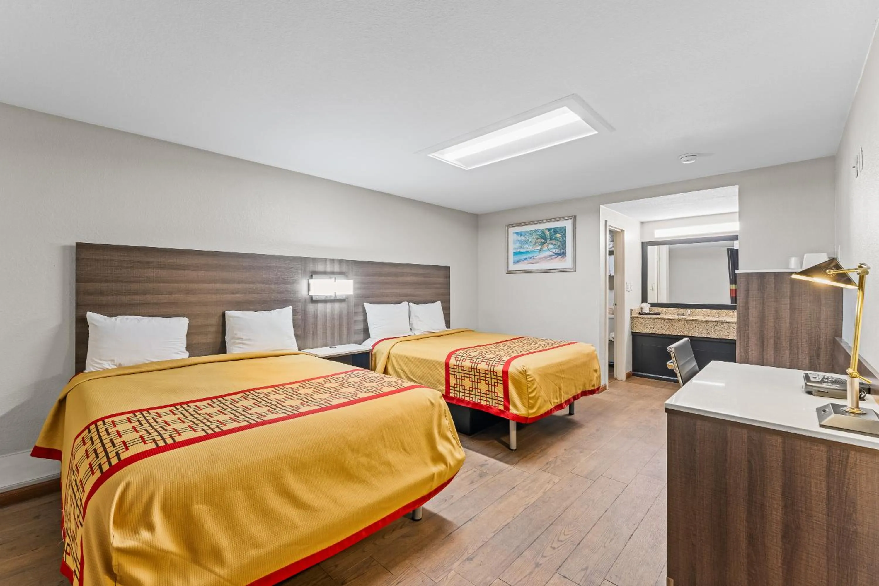 Bedroom, Bed in Guest Inn Rogers