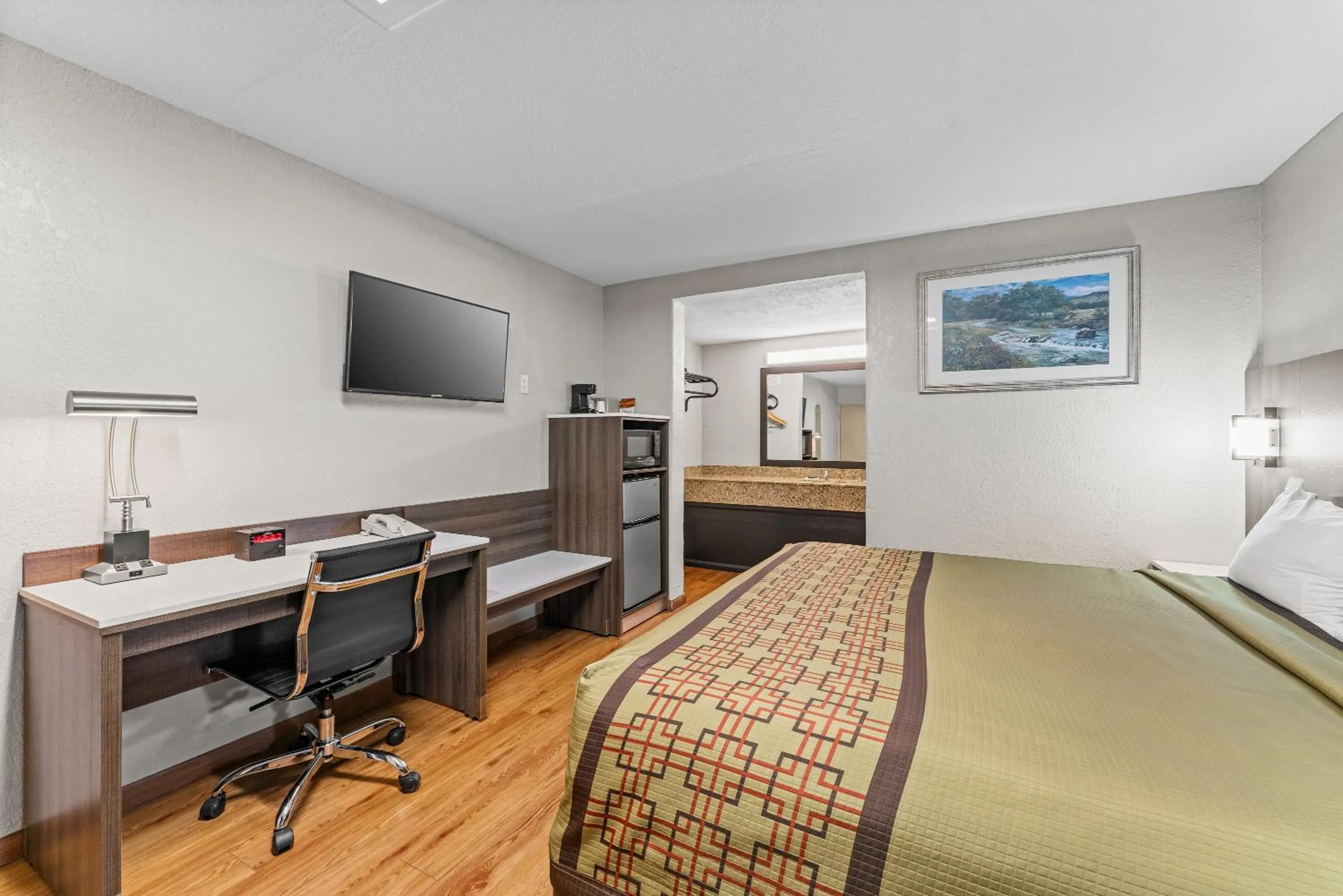 Bedroom, Bed in Guest Inn Rogers