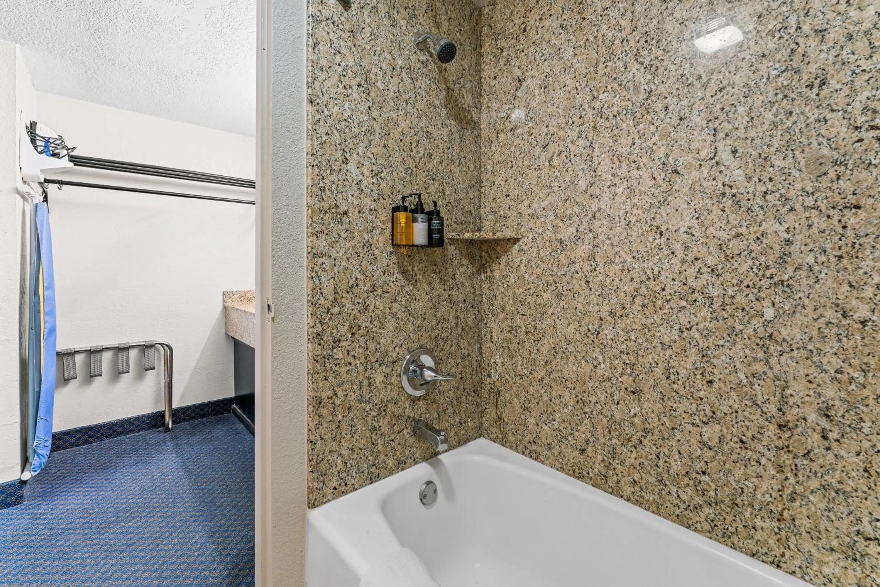 Bathroom in Guest Inn Rogers