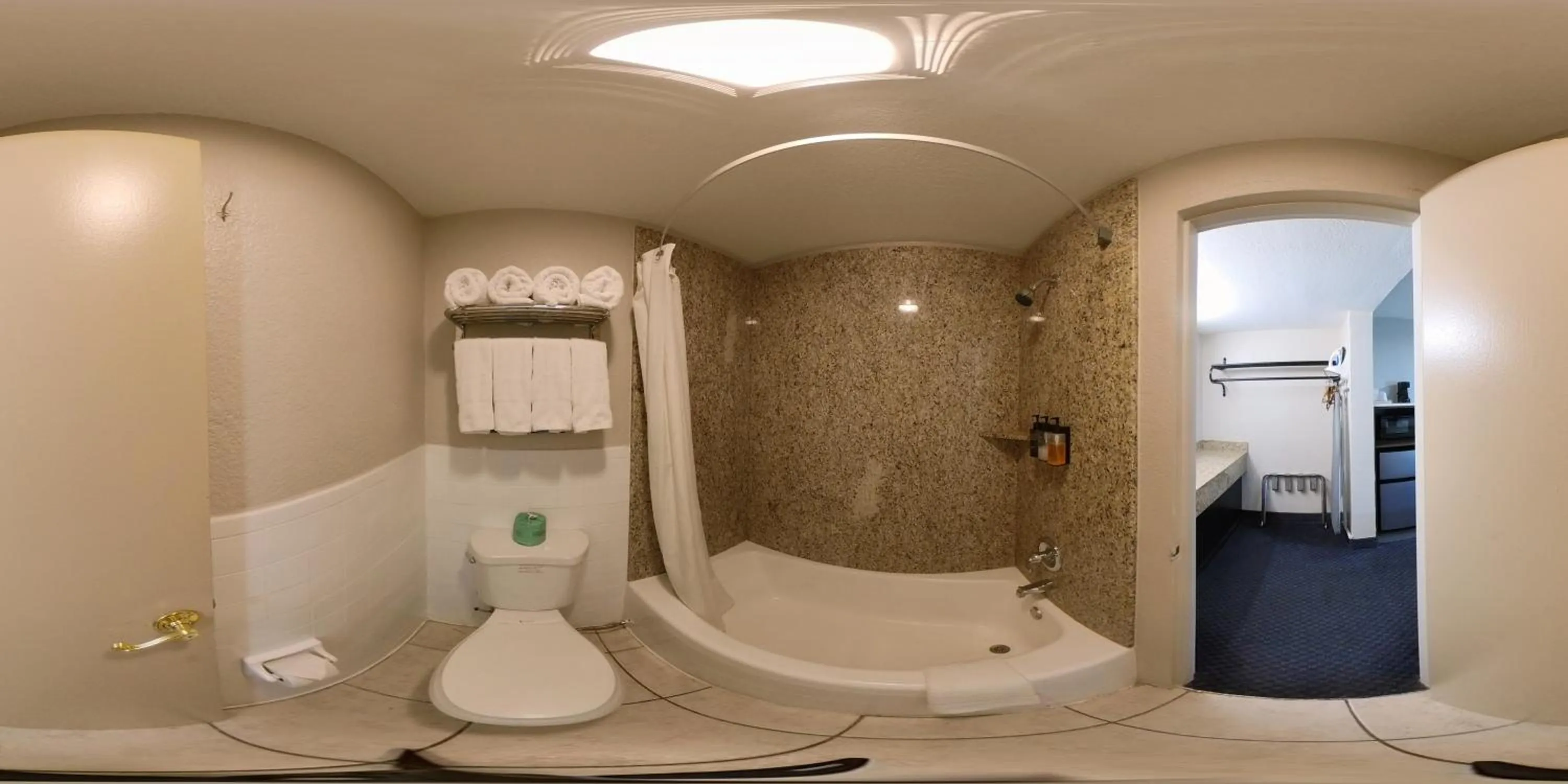 Bathroom in Guest Inn Rogers