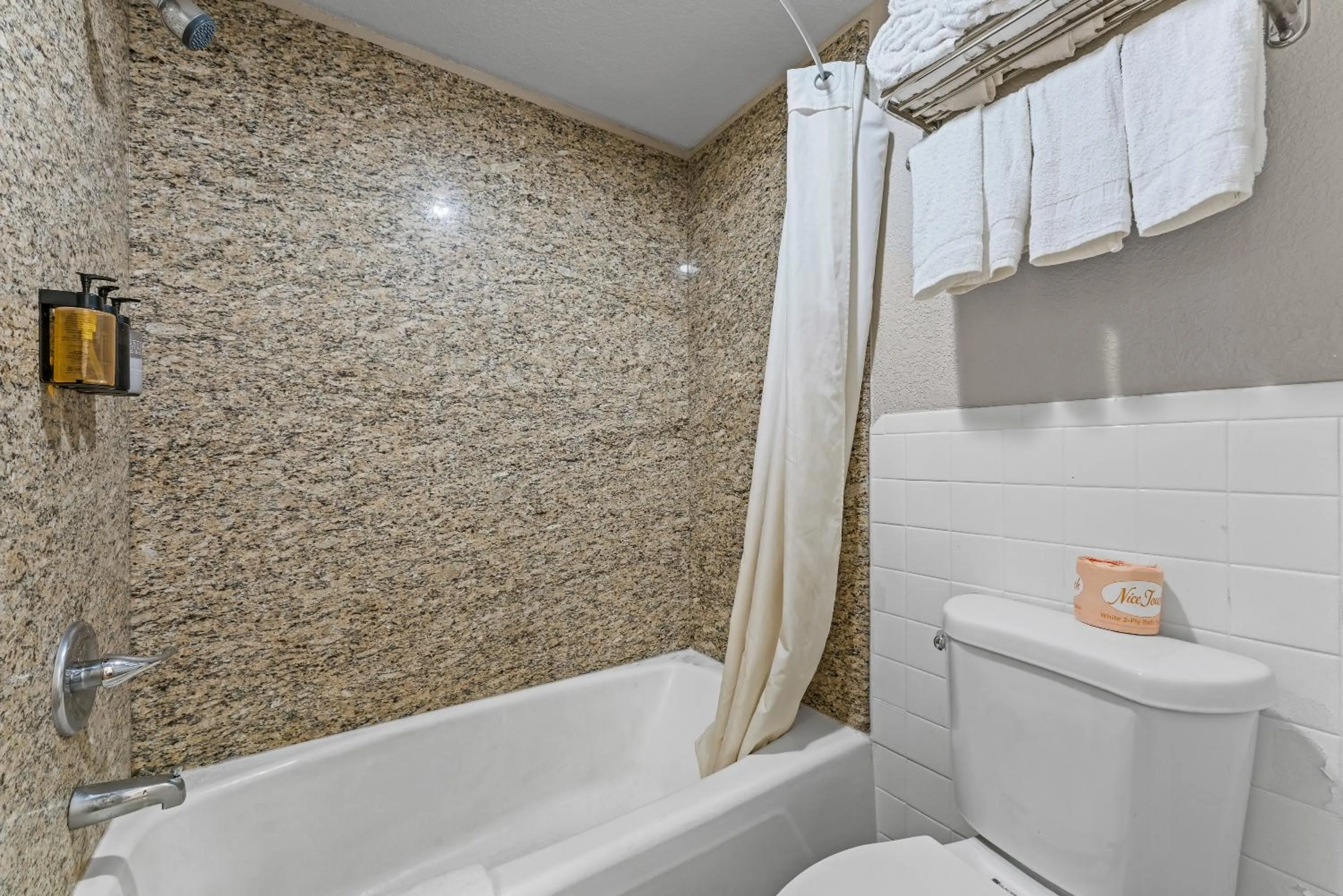 Bathroom in Guest Inn Rogers