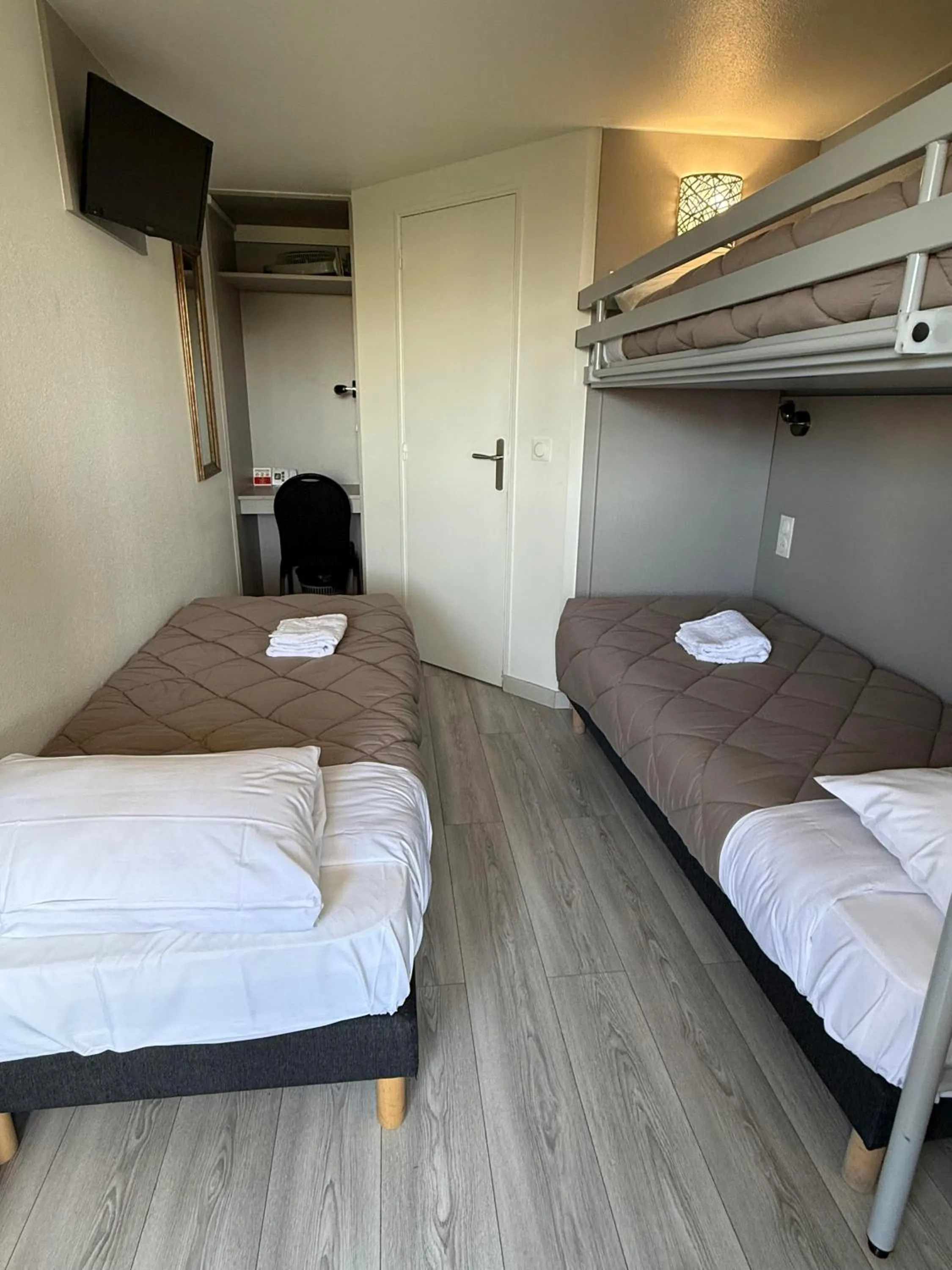 Bedroom, Bed in Fasthotel Roissy - Saint-Witz