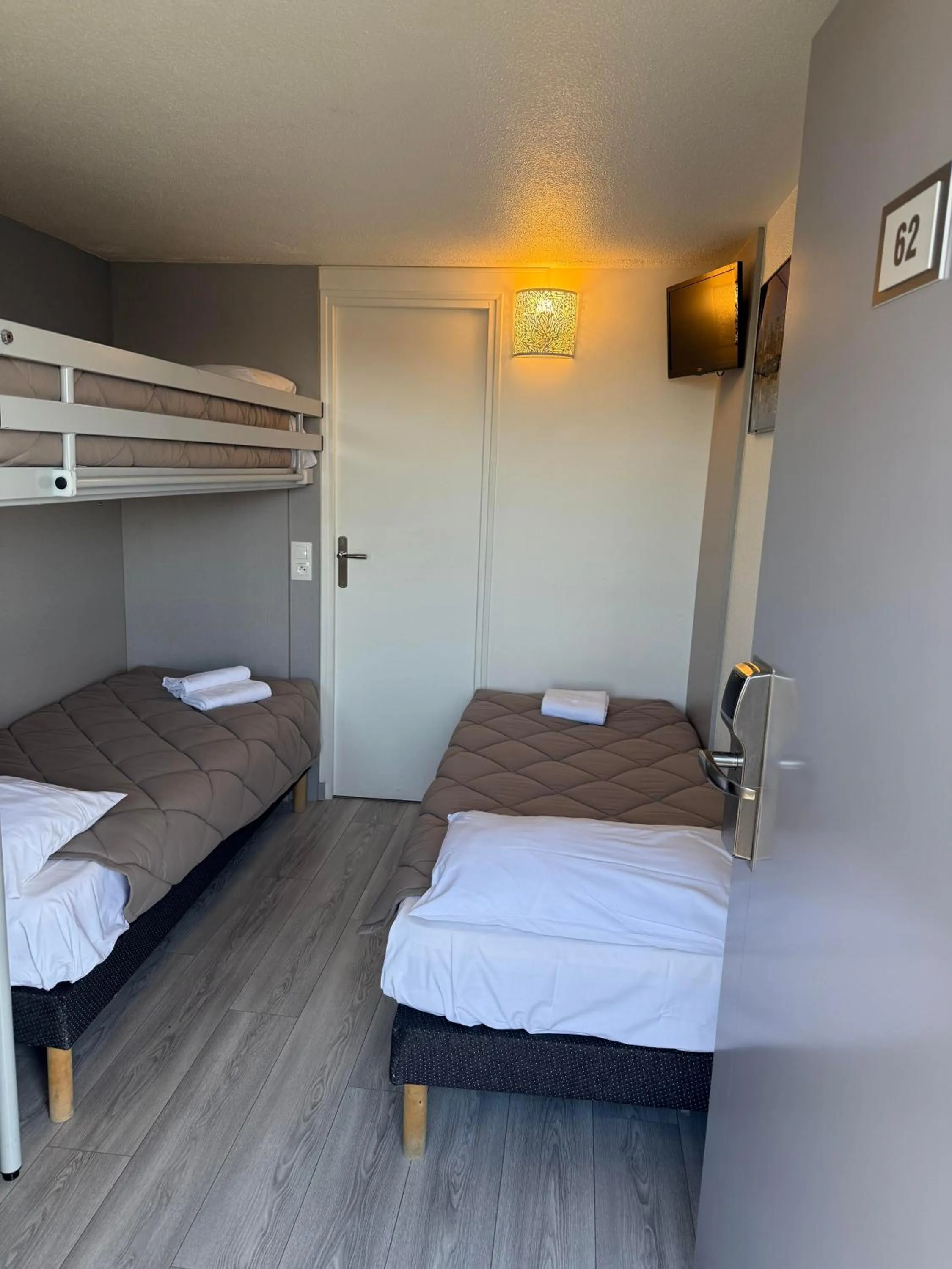 Bed in Fasthotel Roissy - Saint-Witz