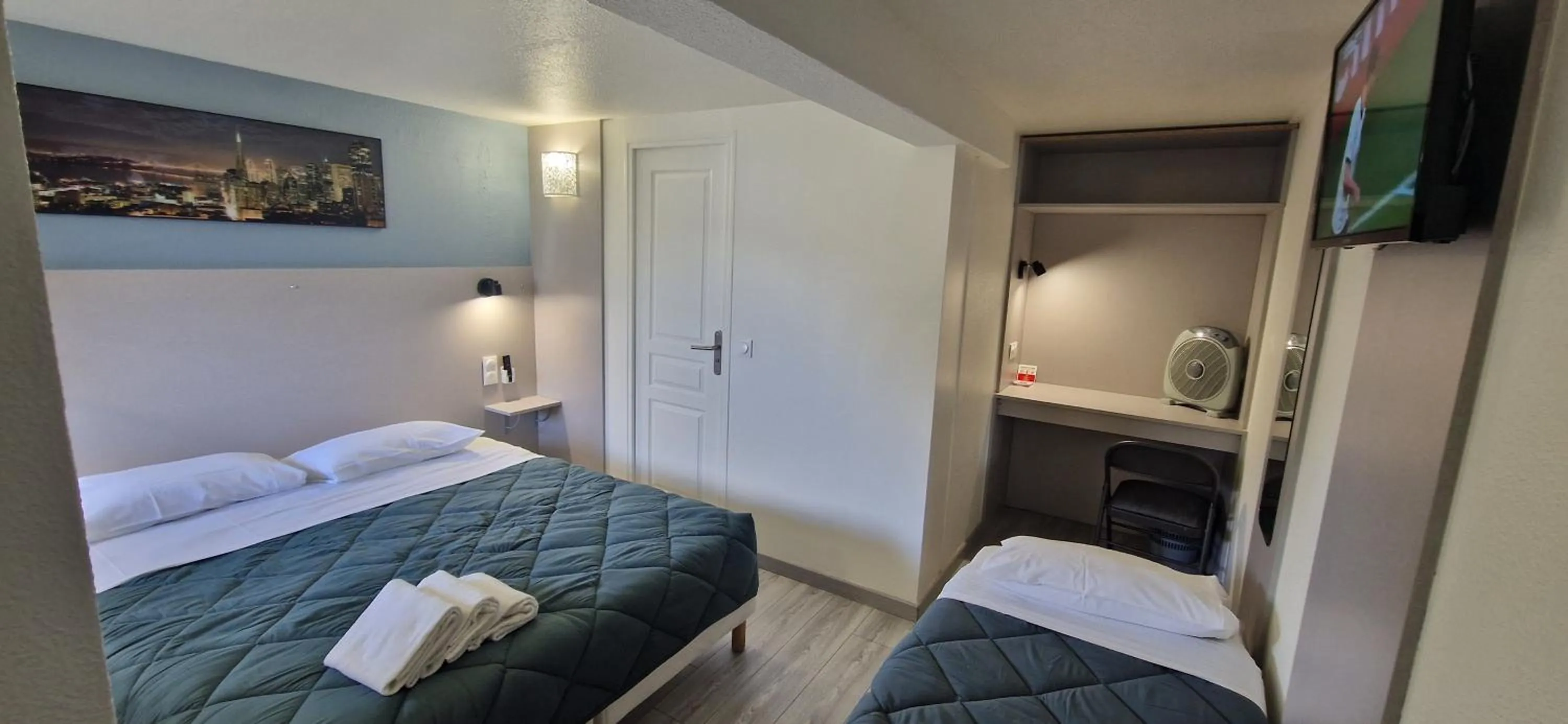 Photo of the whole room, Bed in Fasthotel Roissy - Saint-Witz