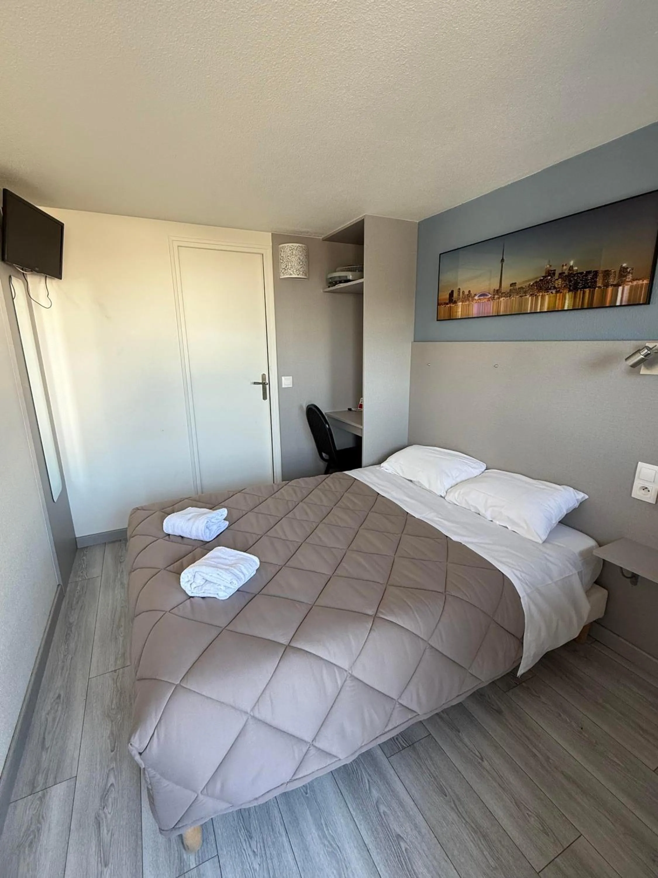 Photo of the whole room, Bed in Fasthotel Roissy - Saint-Witz