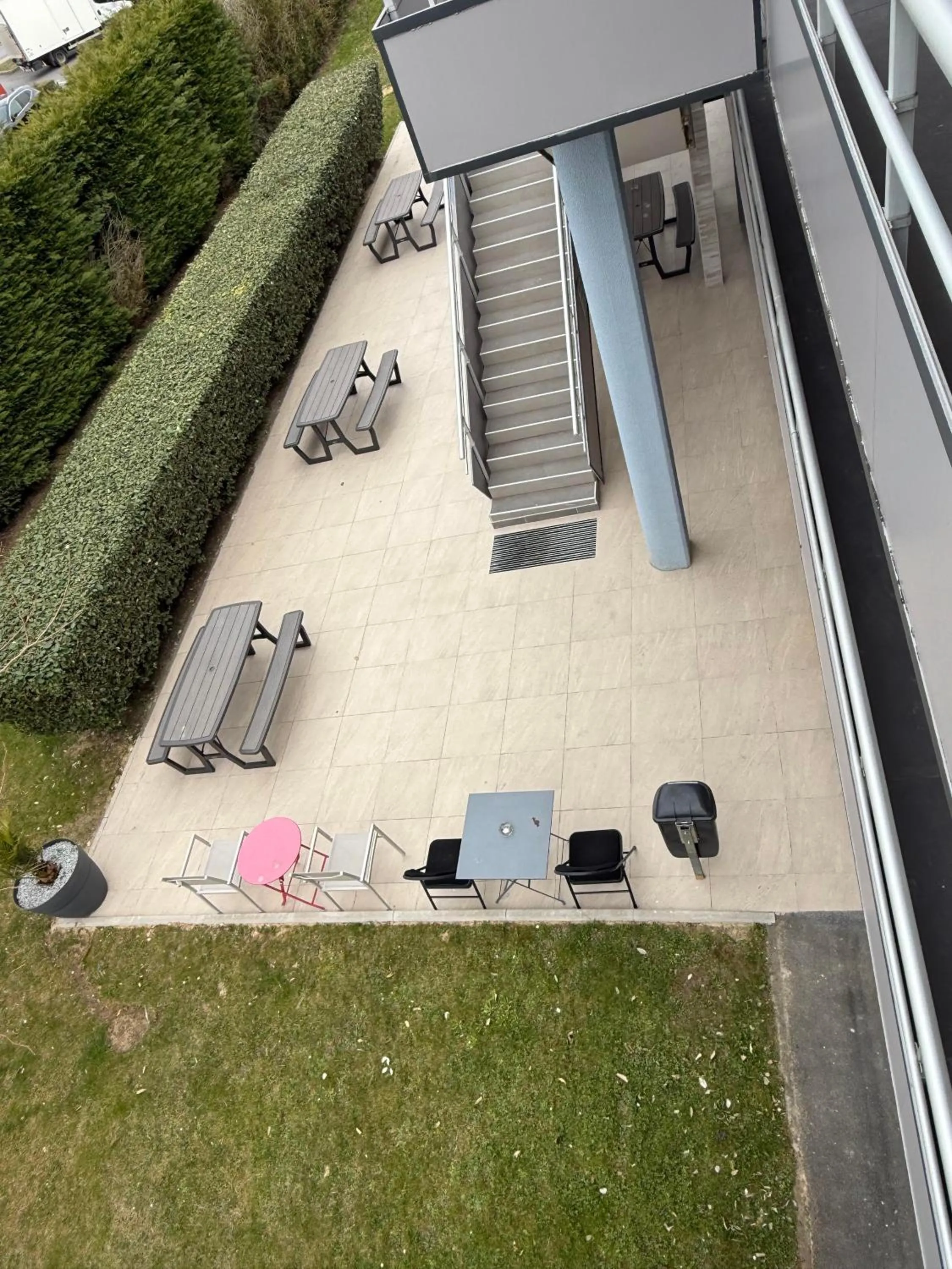 Patio in Fasthotel Roissy - Saint-Witz