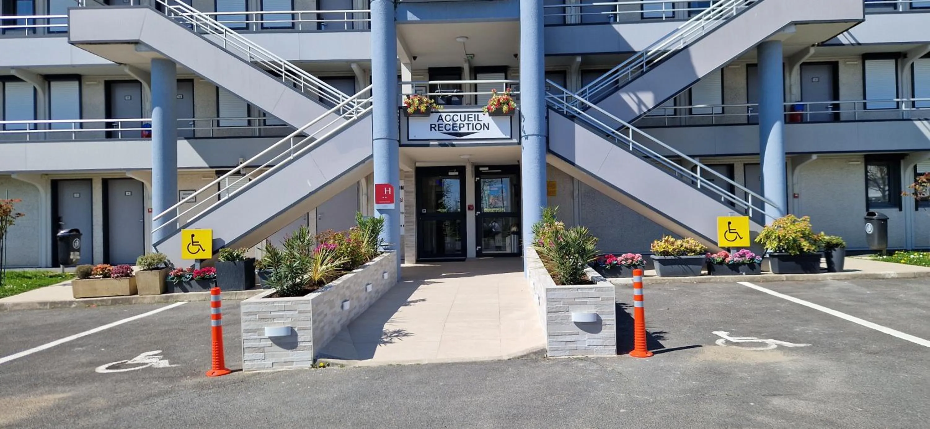 Facade/entrance in Fasthotel Roissy - Saint-Witz