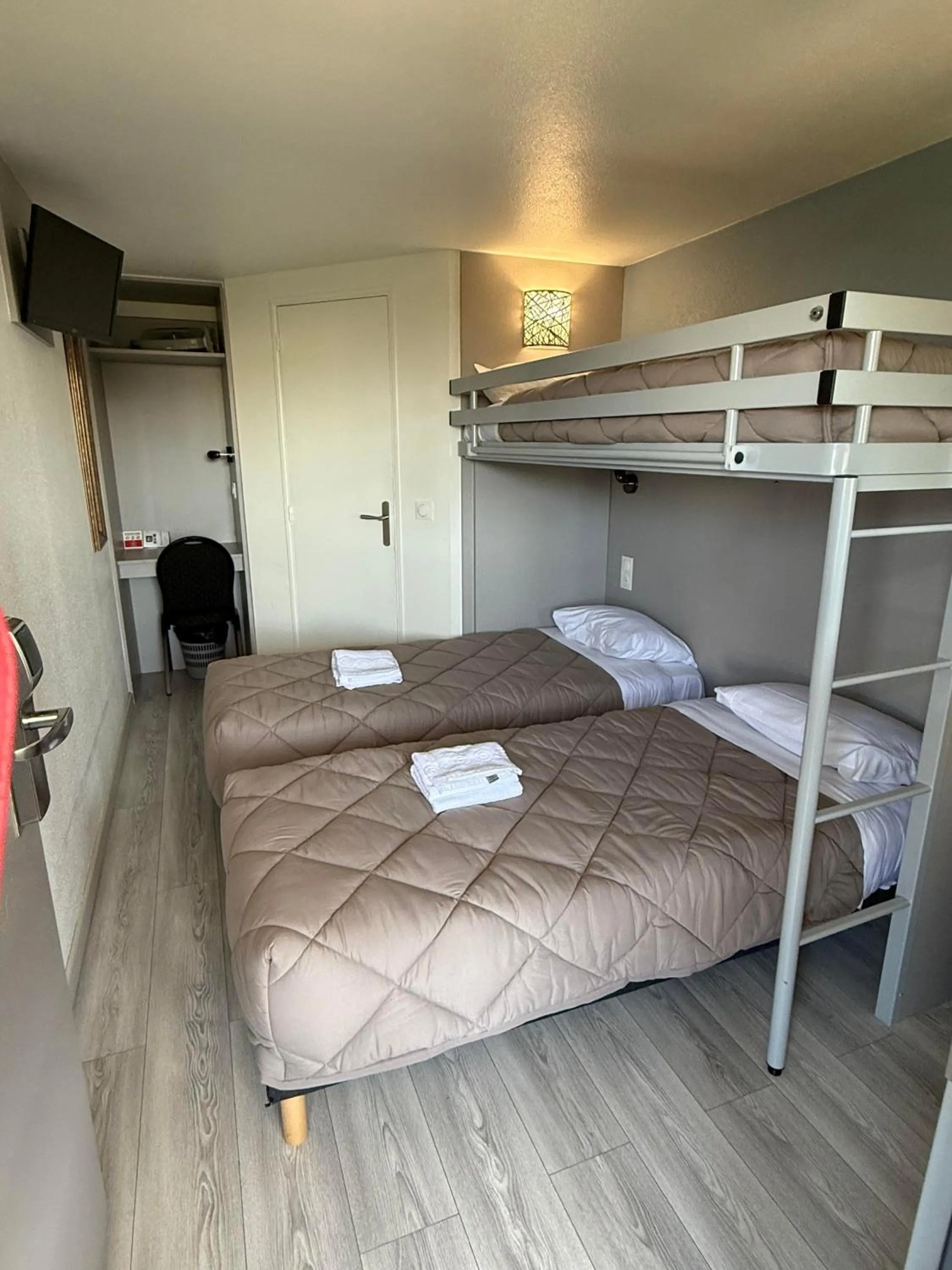 Bedroom, Bed in Fasthotel Roissy - Saint-Witz