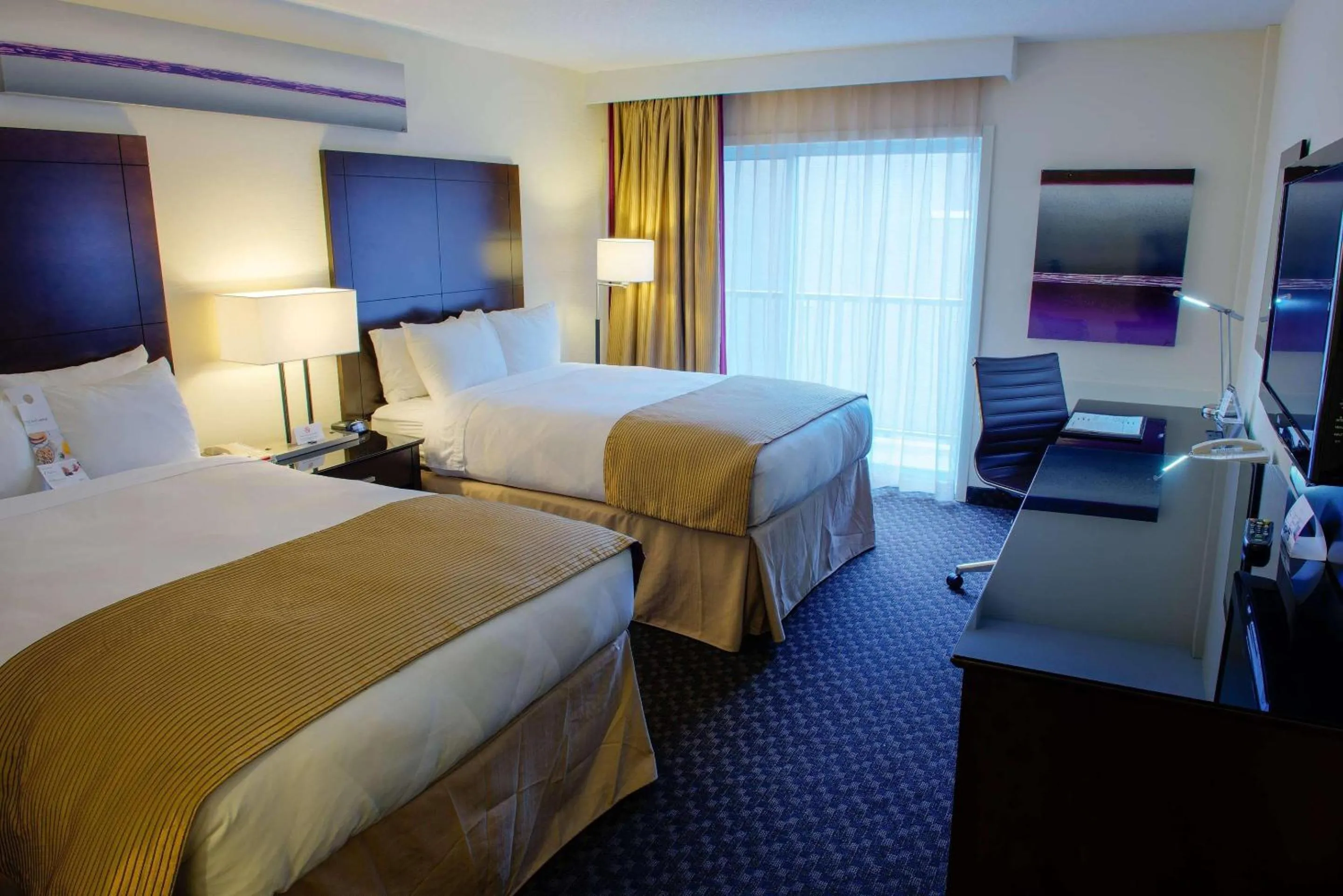 Bedroom, Bed in Radisson Hotel Sudbury