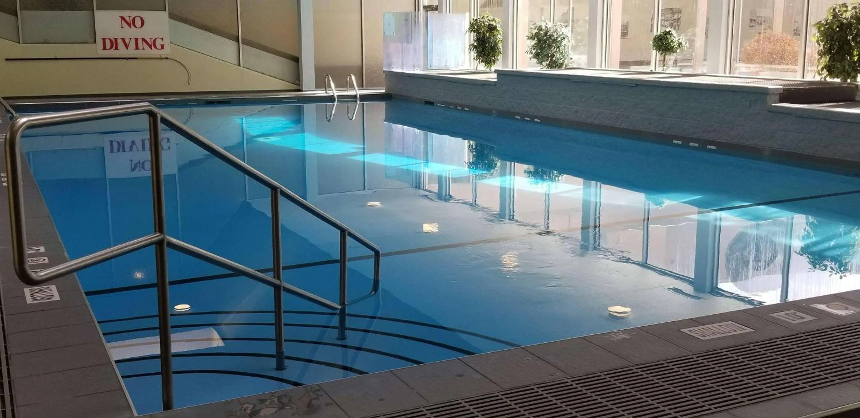 Swimming pool in Radisson Hotel Sudbury