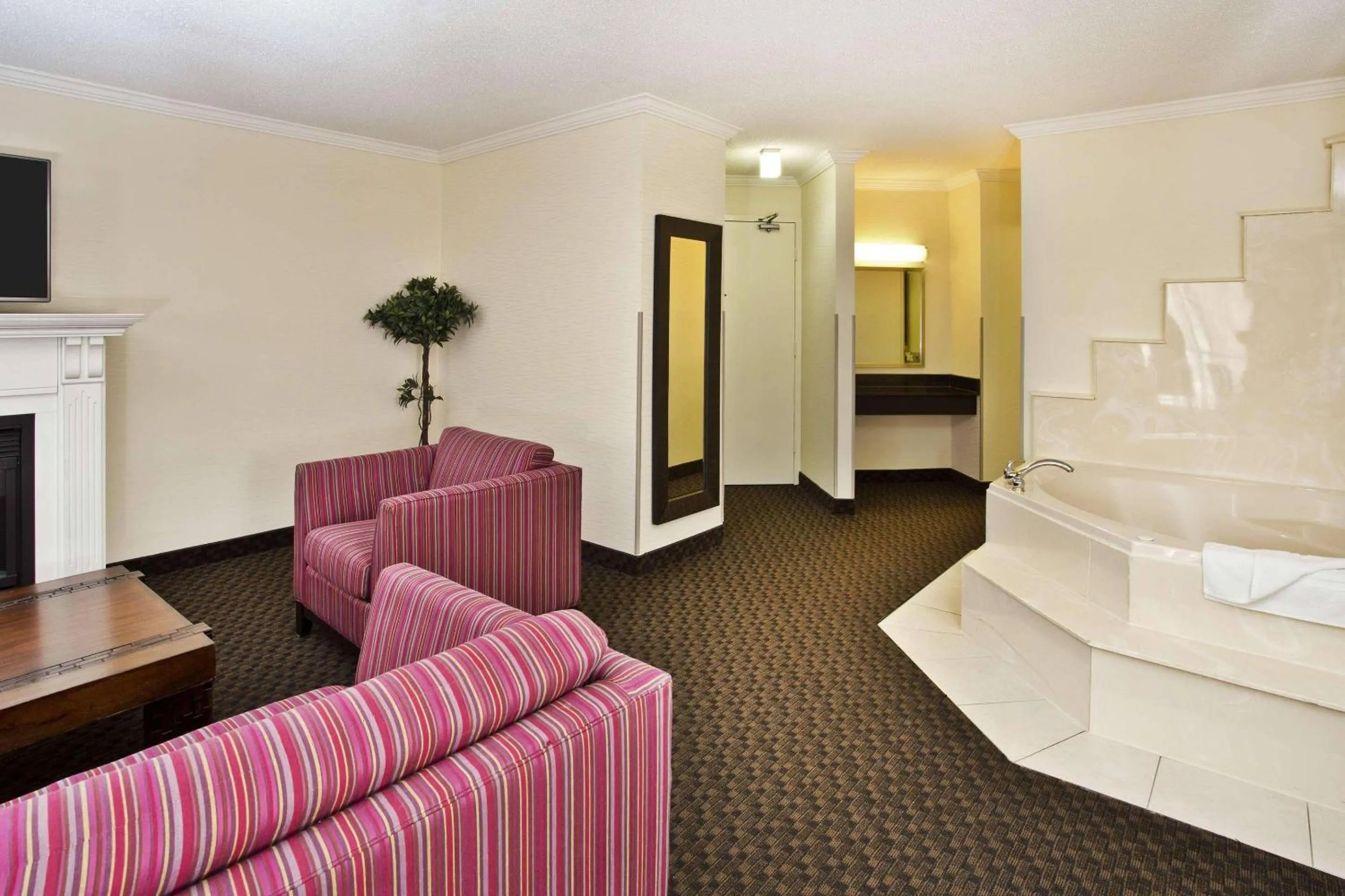 Bedroom in Radisson Hotel Sudbury