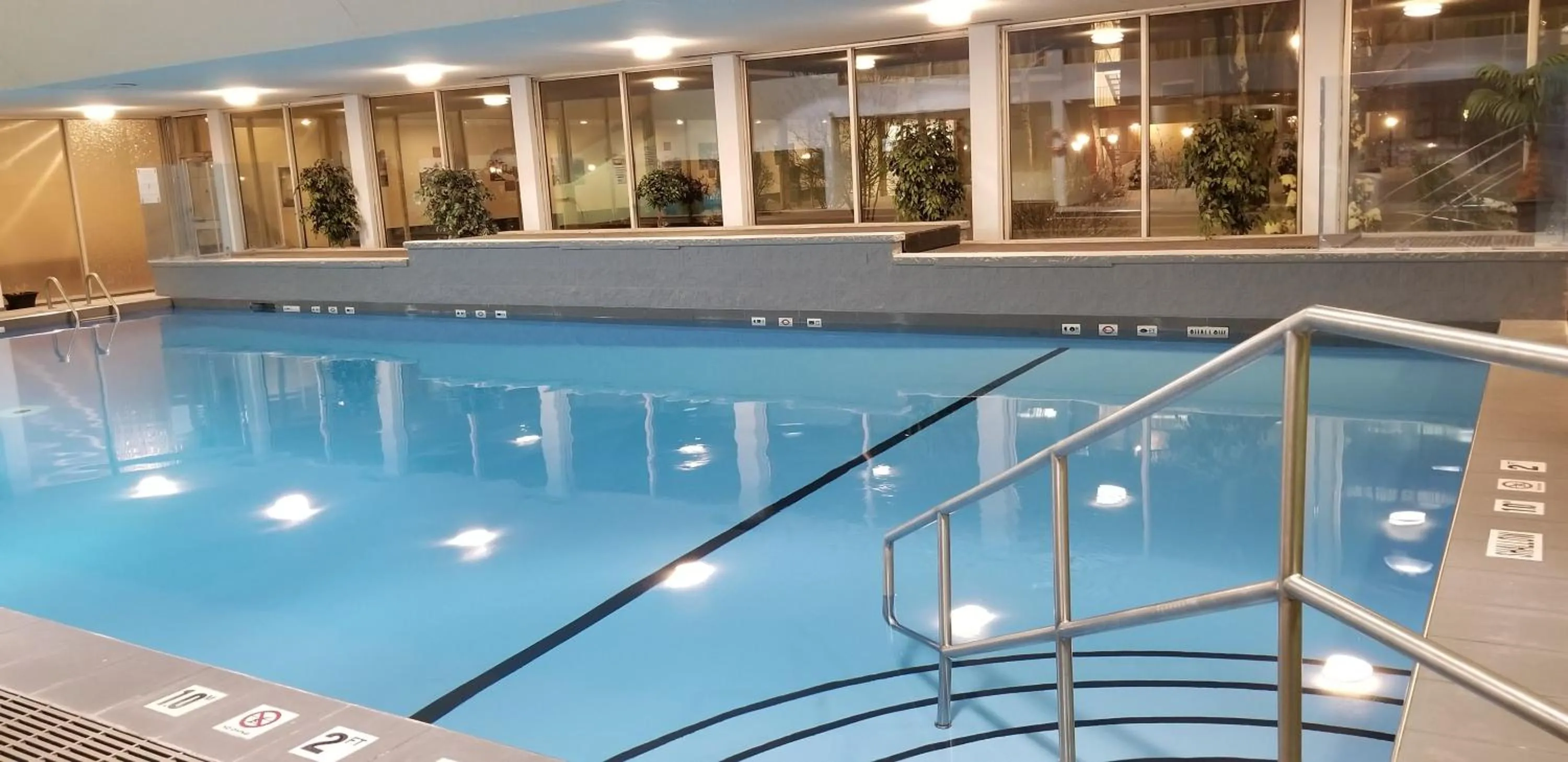 Swimming pool in Radisson Hotel Sudbury