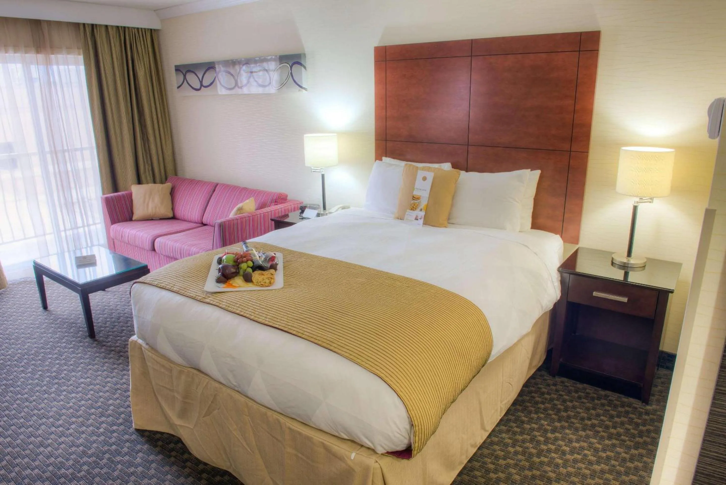 Bedroom, Bed in Radisson Hotel Sudbury