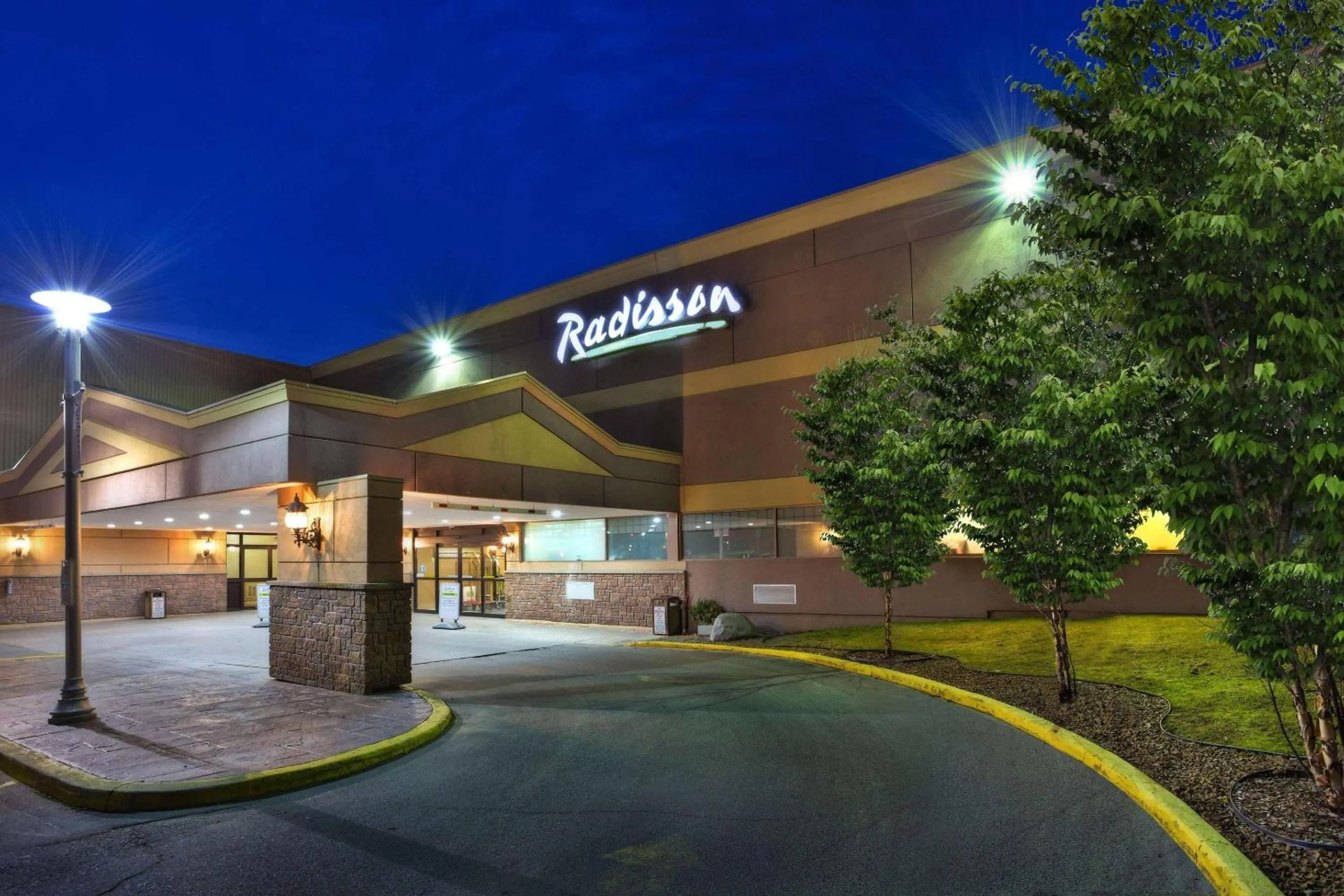 Property building in Radisson Hotel Sudbury