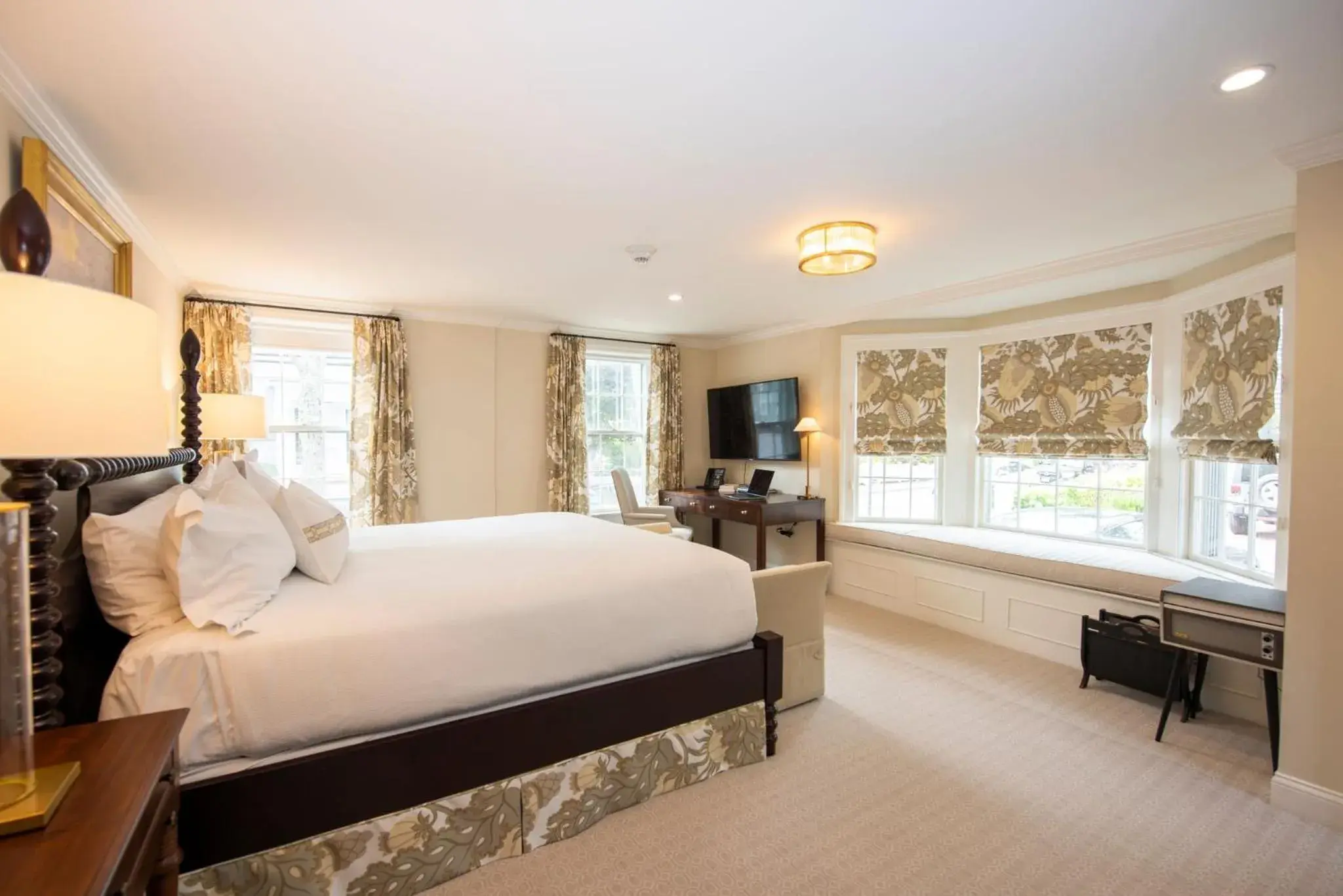 Deluxe King Studio in Jared Coffin House Deluxe King Studio in Jared Coffin House