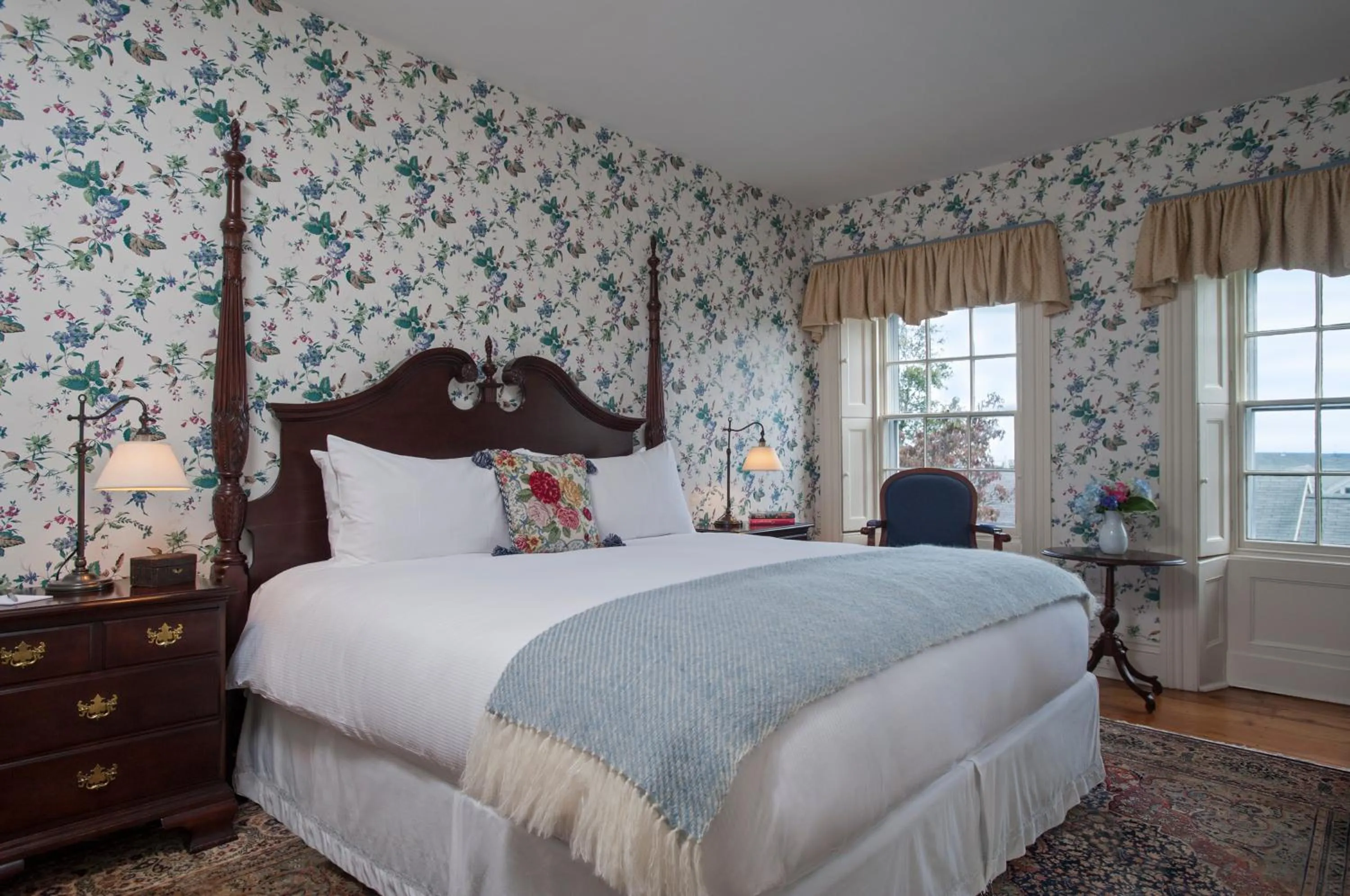 Bed in Jared Coffin House