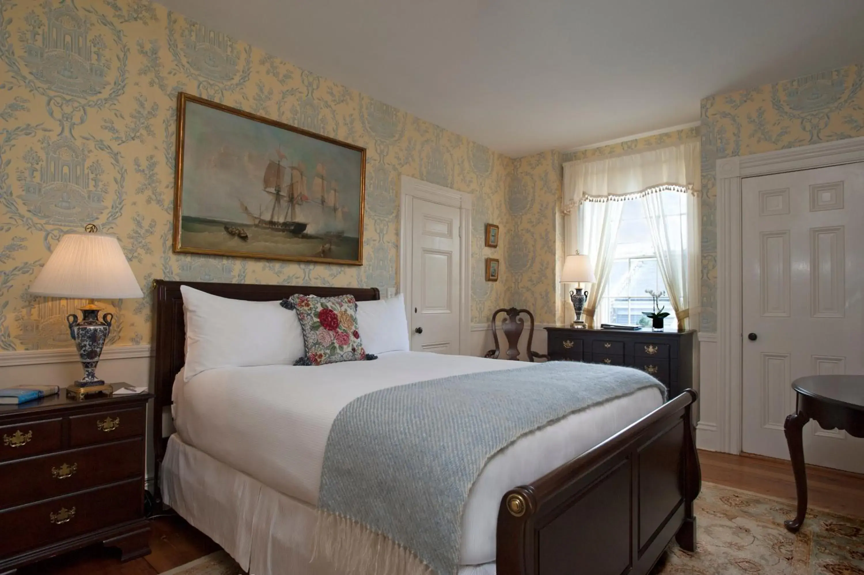 Small Queen Room - Main Building in Jared Coffin House Small Queen Room - Main Building in Jared Coffin House