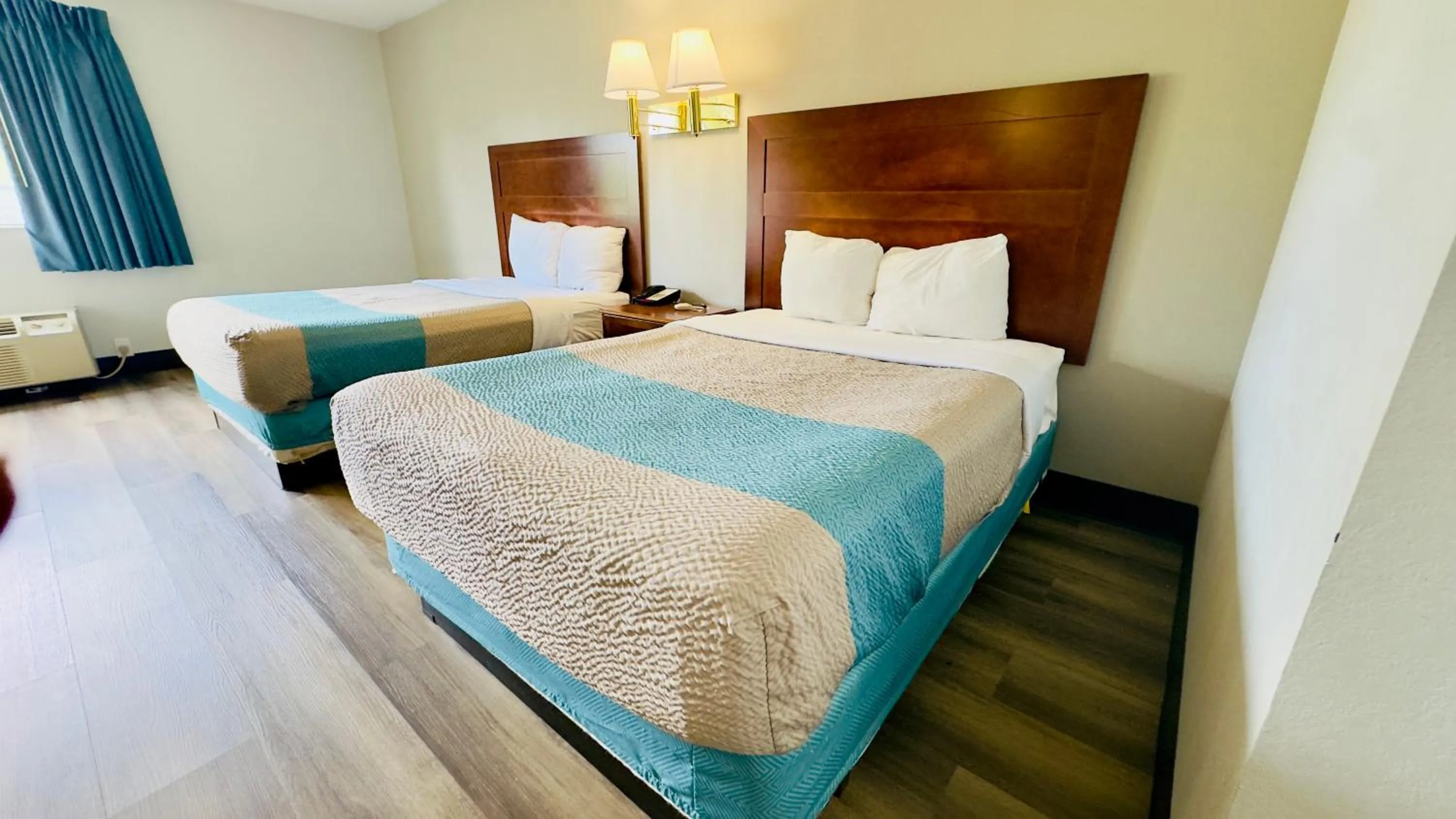 Bed in Motel 6 McGraw, NY - Cortland