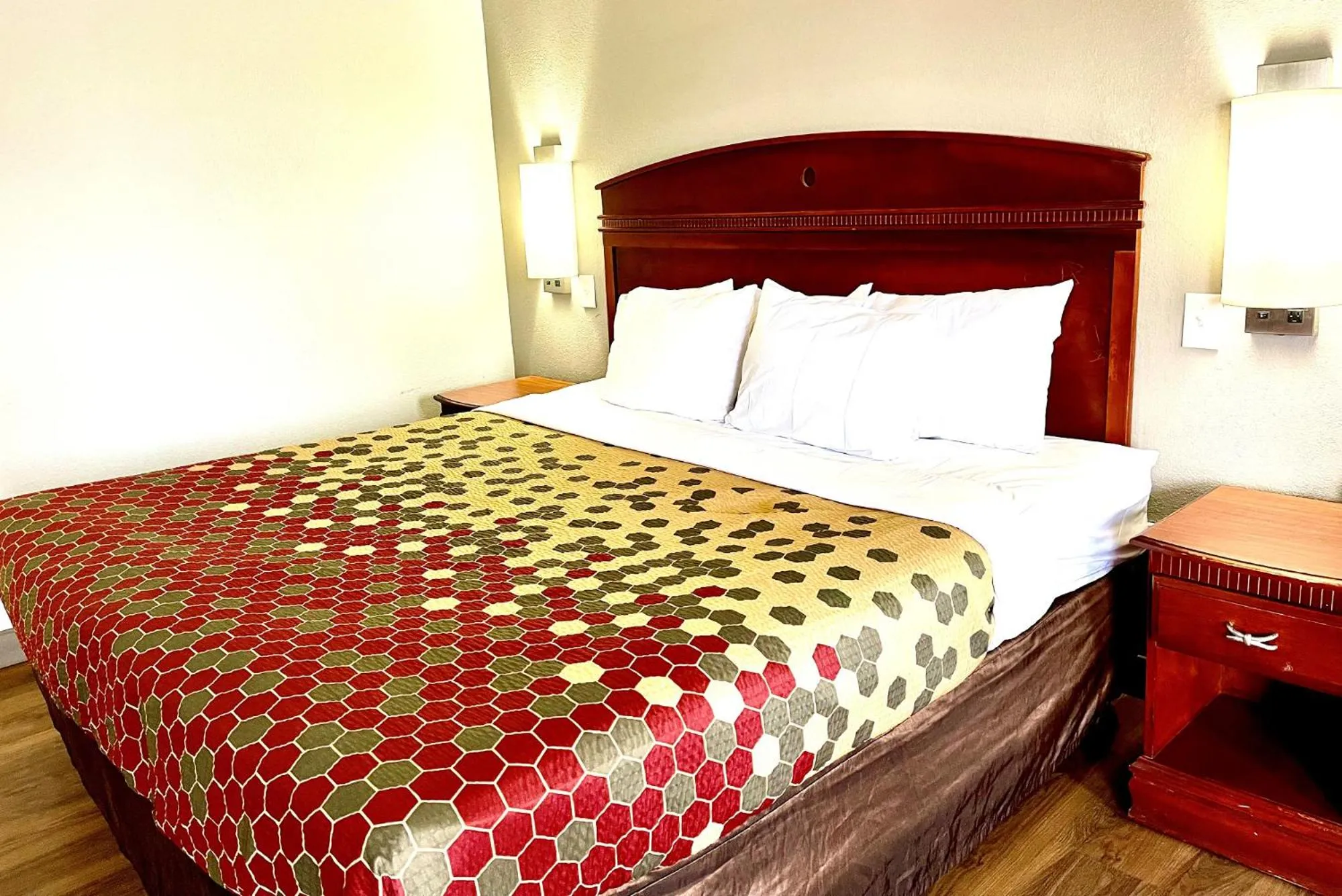 Bed in Red Carpet Inn Philadelphia Airport