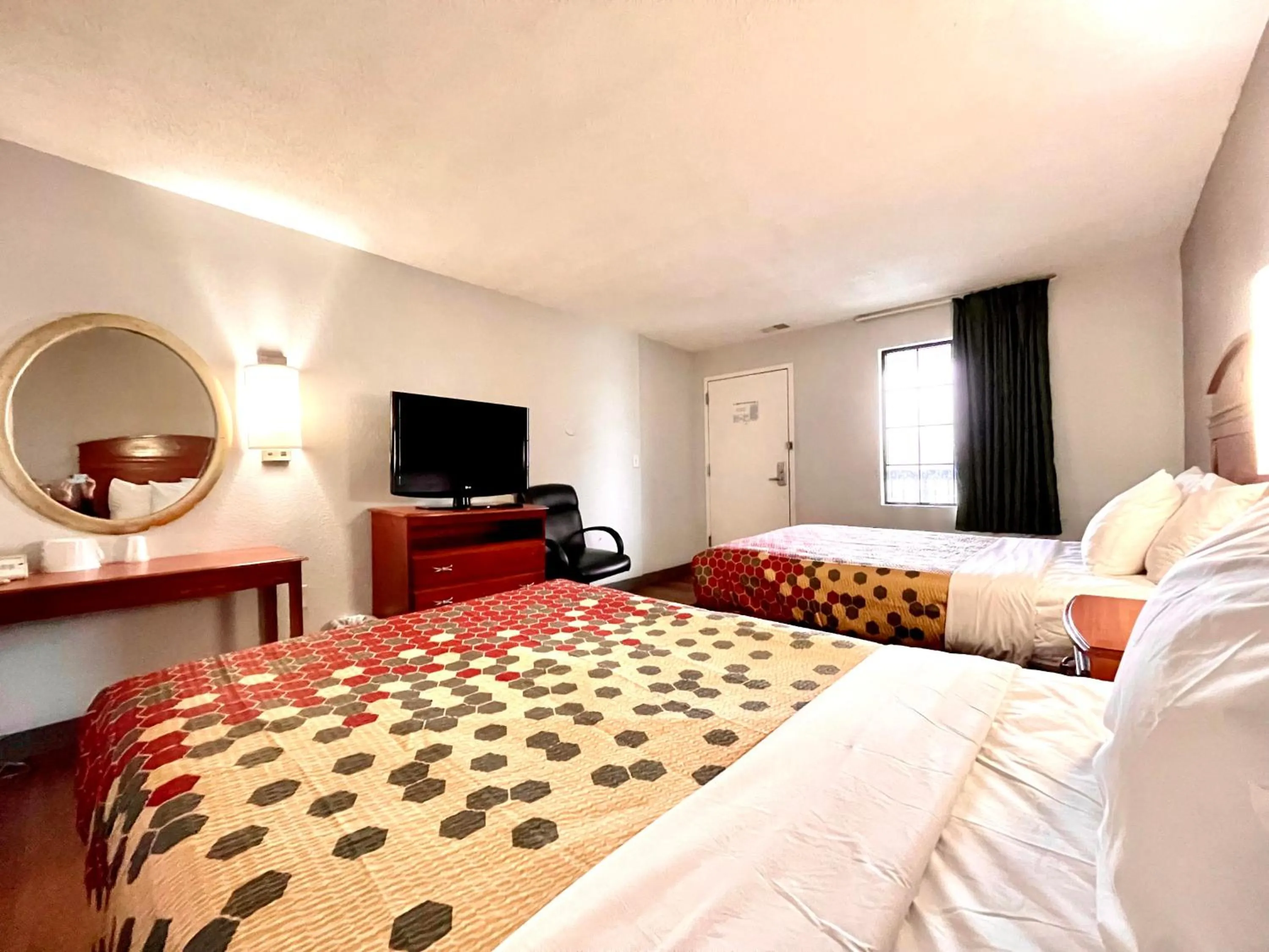 Bed in Red Carpet Inn Philadelphia Airport