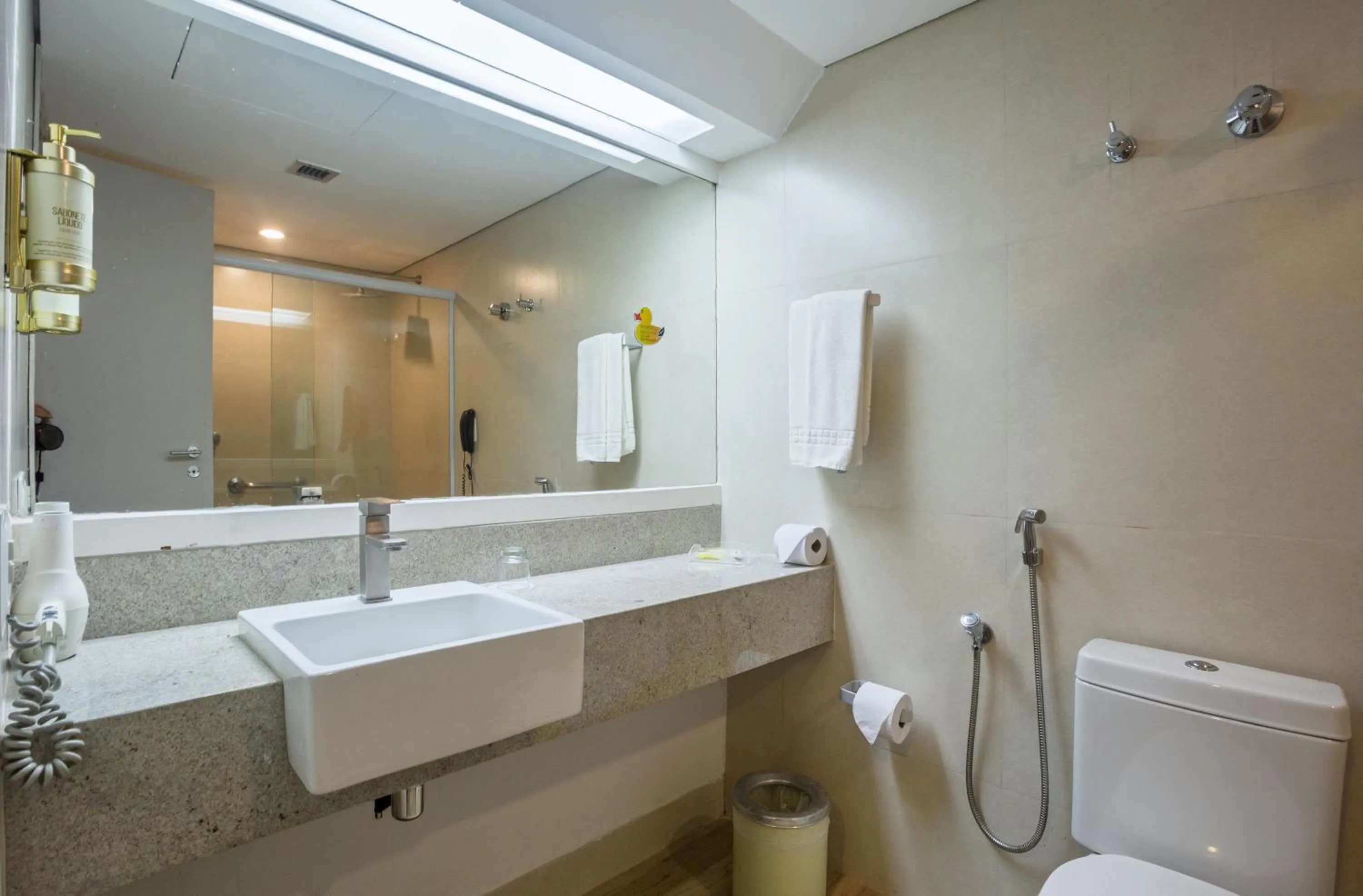 Shower in Blue Tree Towers Rio Poty