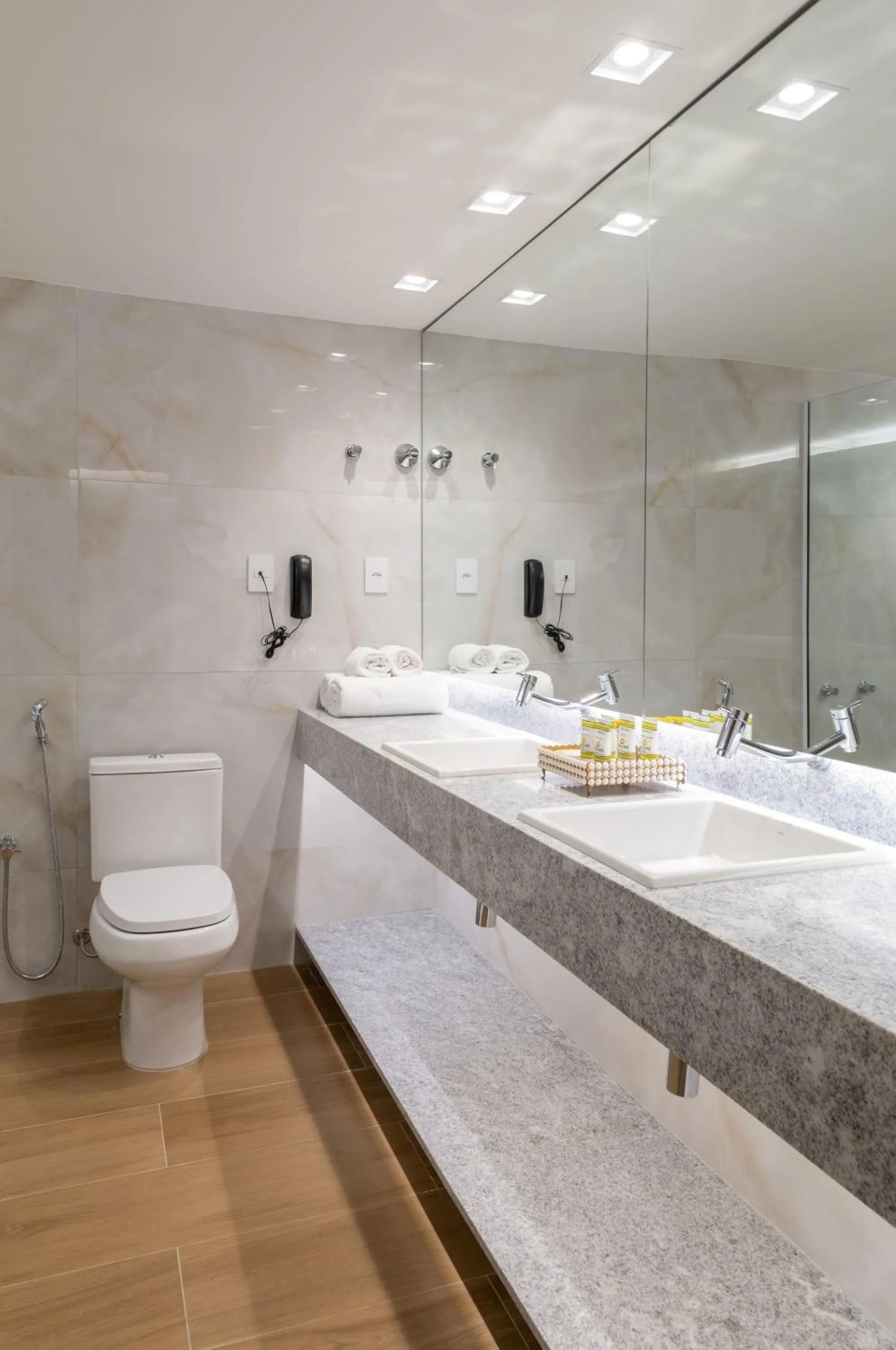 Toilet in Blue Tree Towers Rio Poty