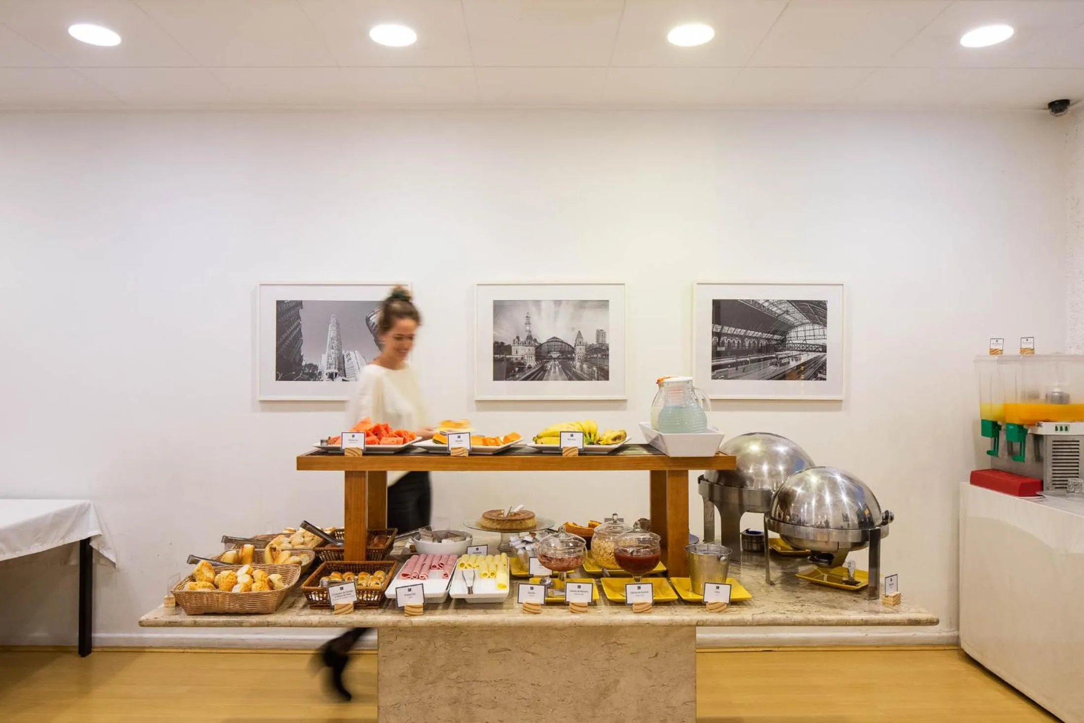 Buffet breakfast in Hotel Rojas All Suite