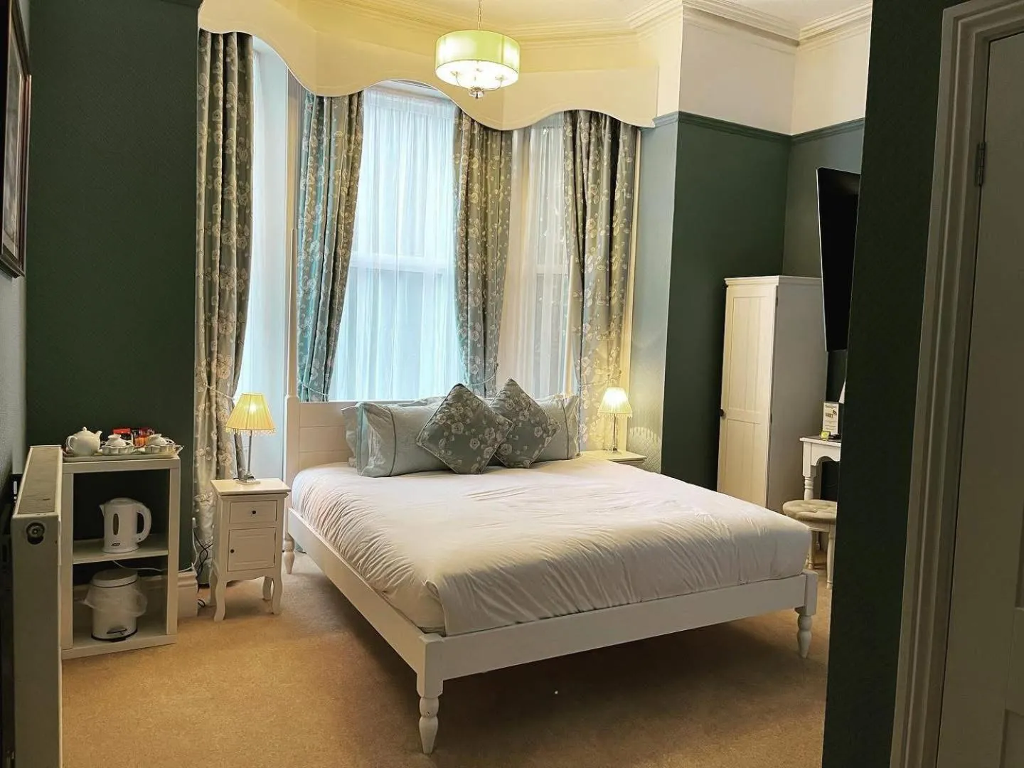 Shower, Bed in Balincourt