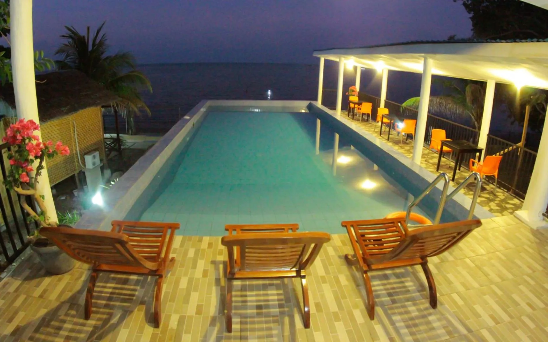 Restaurant/places to eat in FX72 Beach Resort Maumere