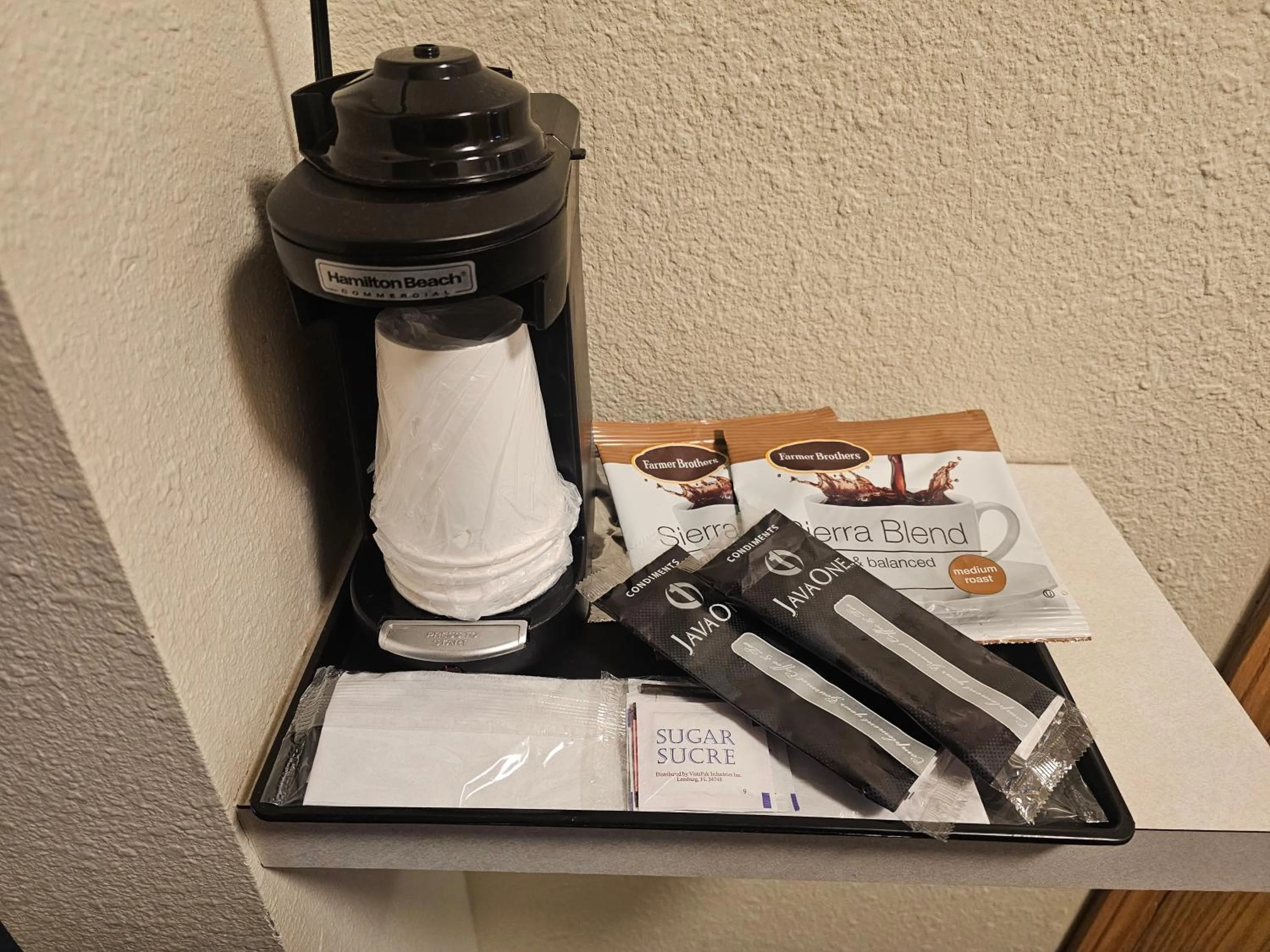 Coffee/tea facilities in Broadway Inn Conference Center