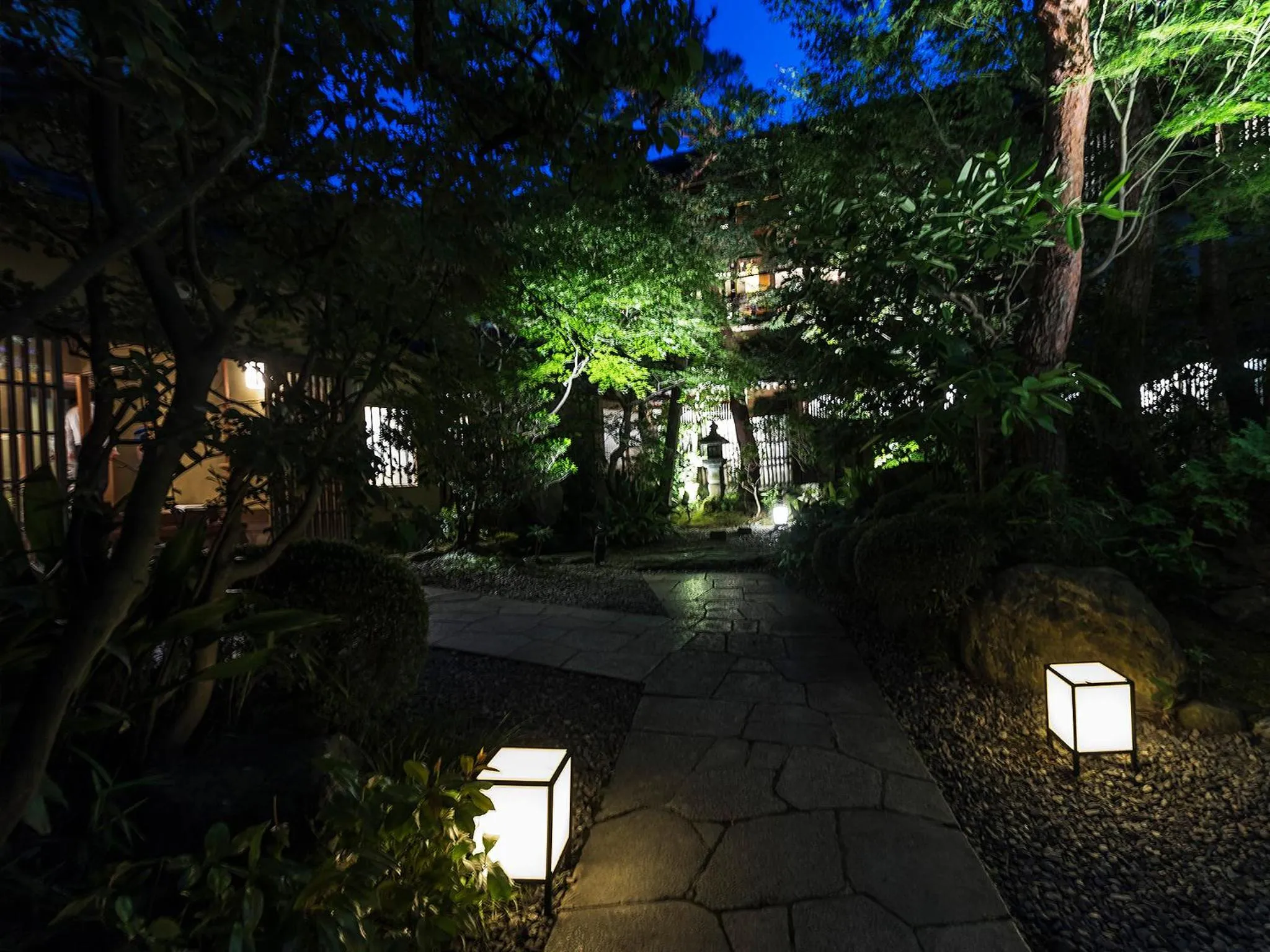 Garden in Nanzenji sando KIKUSUI