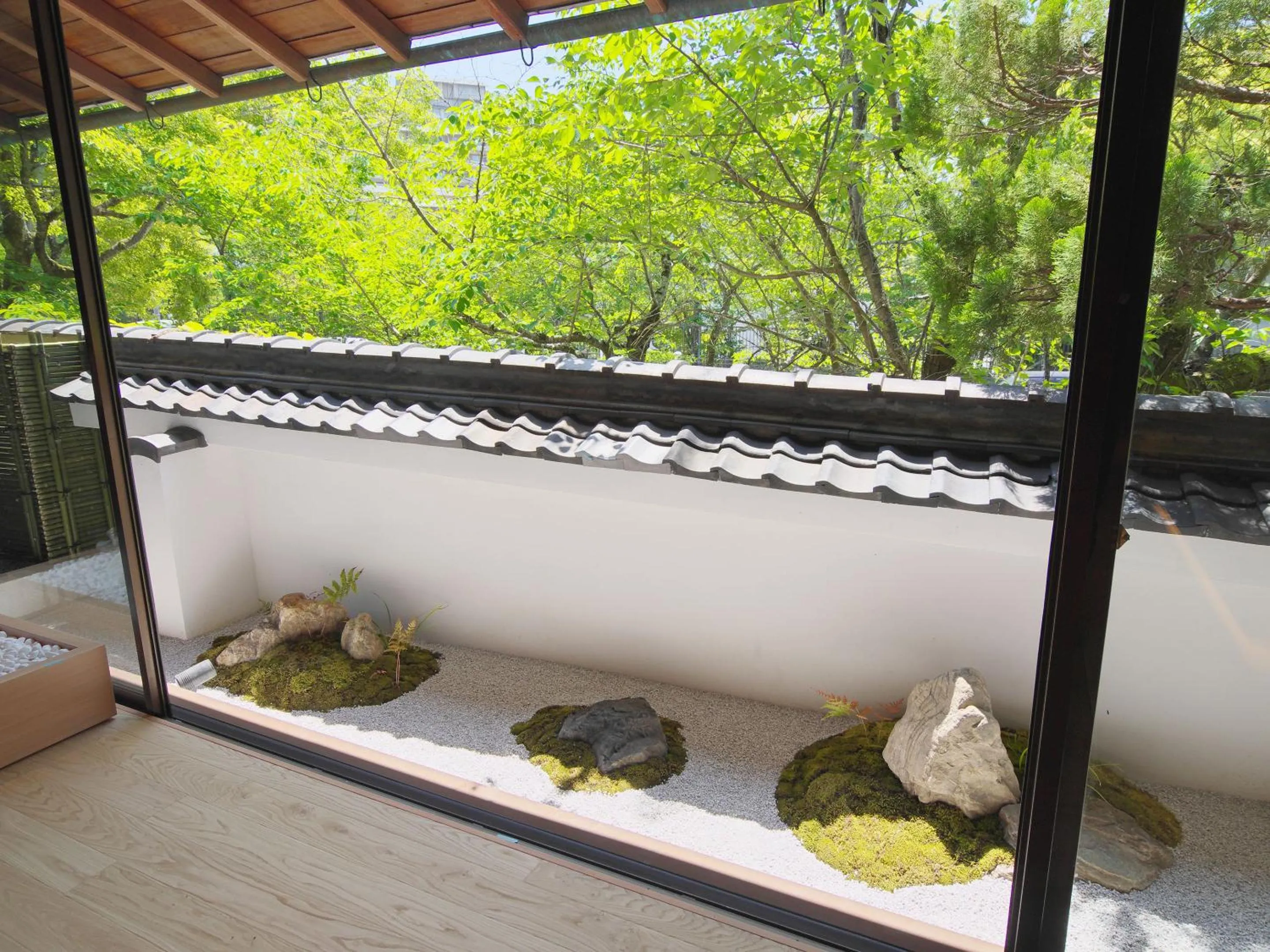 Garden in Nanzenji sando KIKUSUI