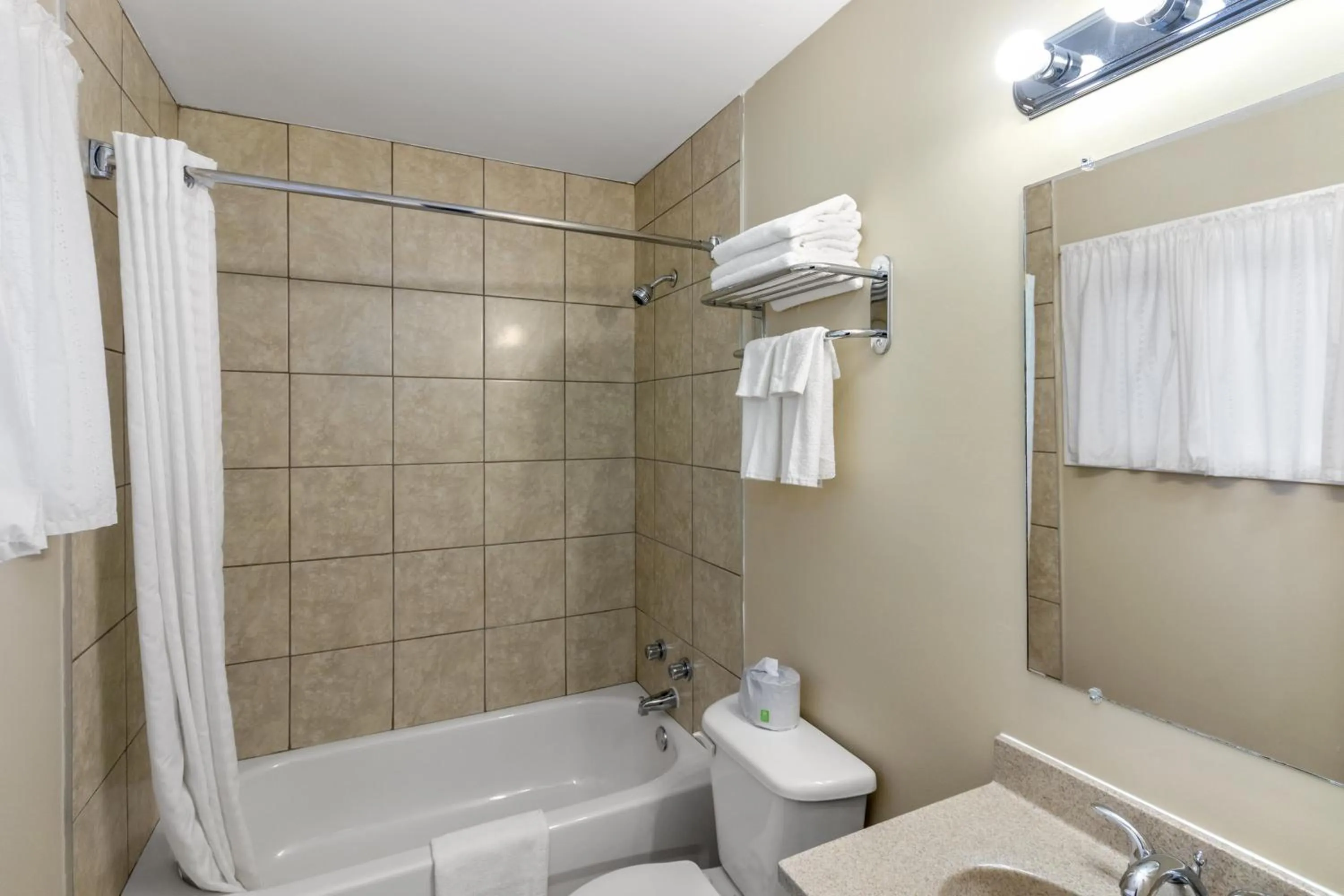 Shower in Nights Inn Owen Sound