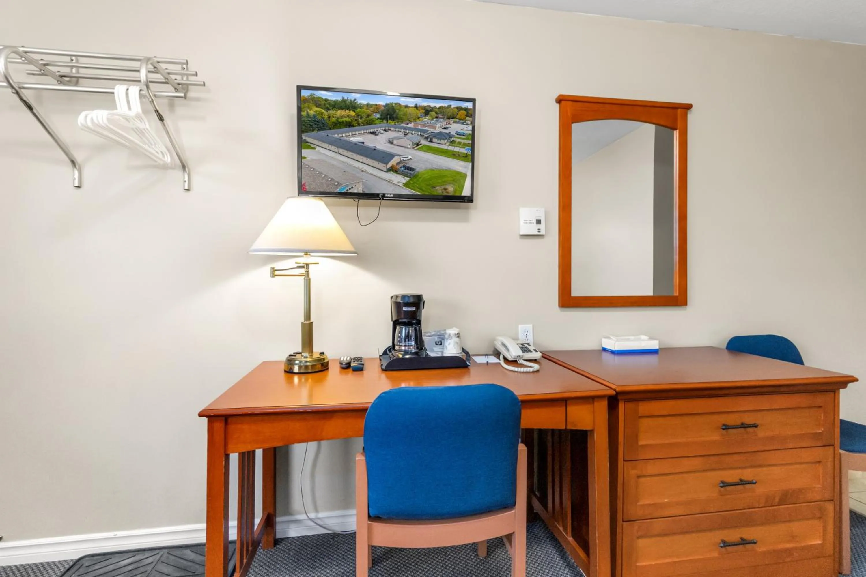 hair dresser in Nights Inn Owen Sound