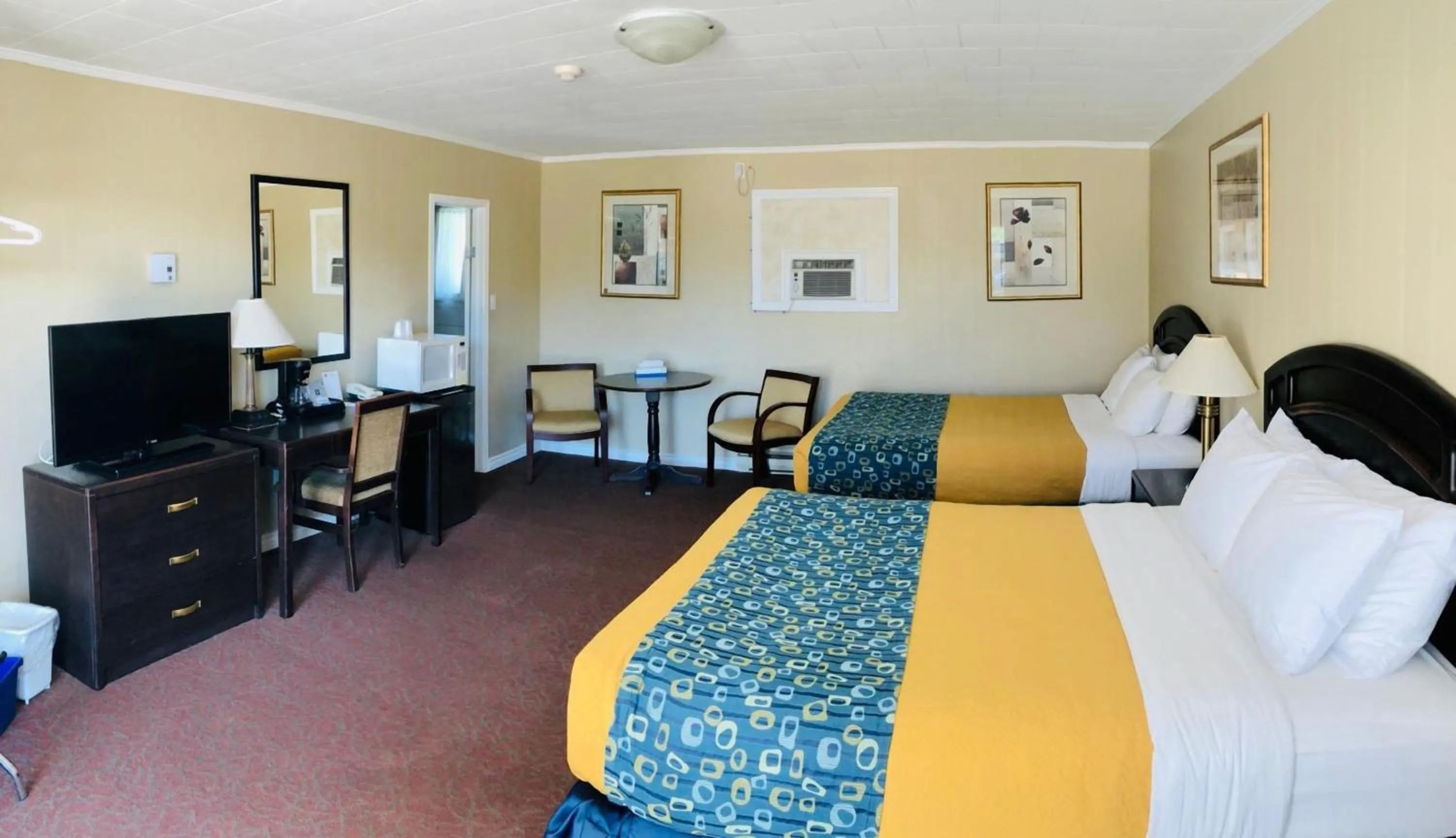 View (from property/room), Bed in Nights Inn Owen Sound