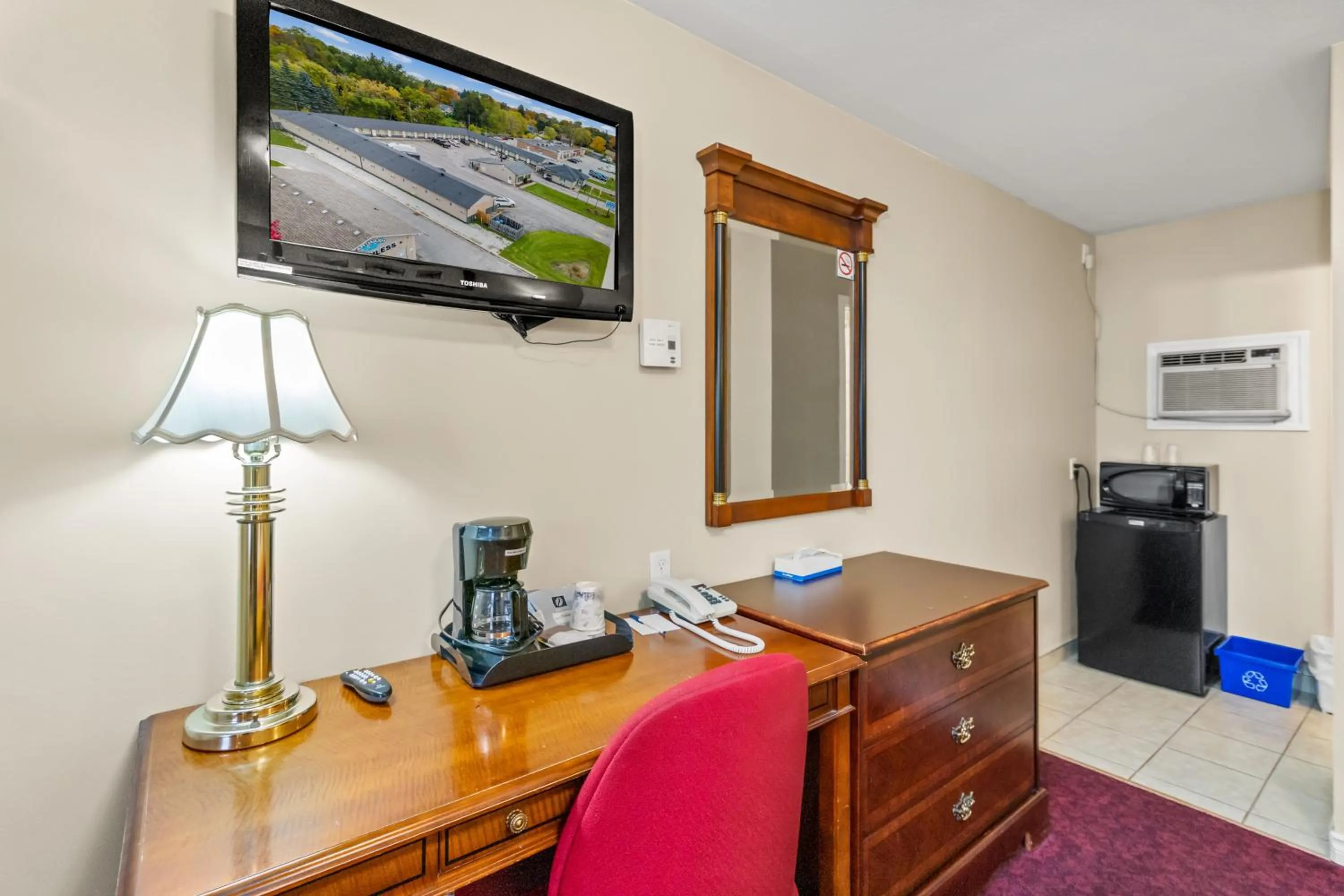 TV and multimedia in Nights Inn Owen Sound