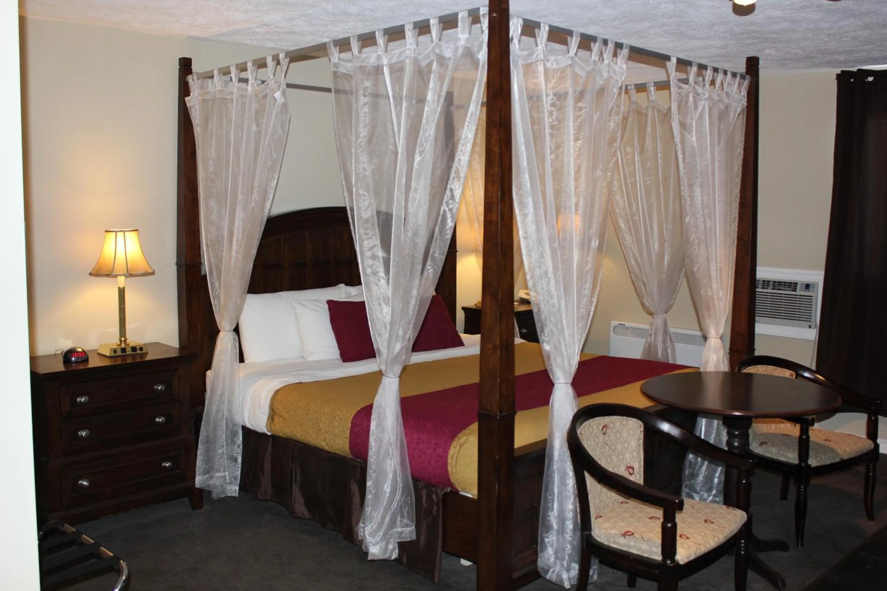 Bed in Nights Inn Owen Sound