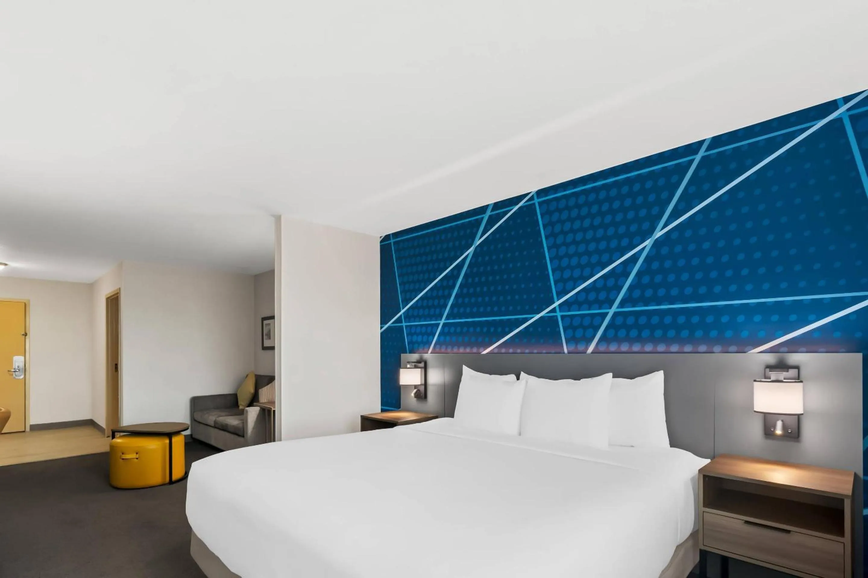 Bedroom, Bed in Comfort Suites Bentonville - Rogers