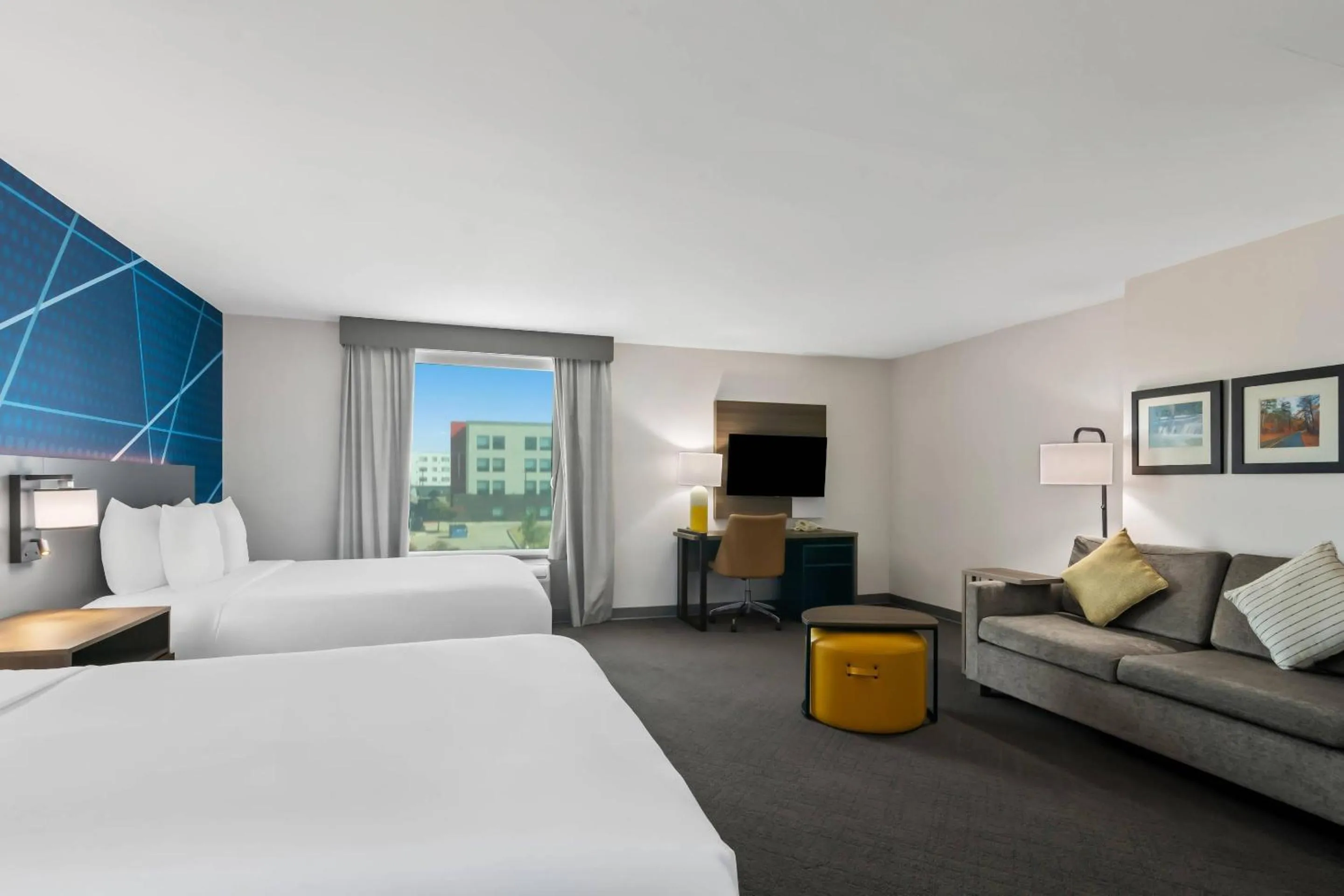 Bedroom, Bed in Comfort Suites Bentonville - Rogers