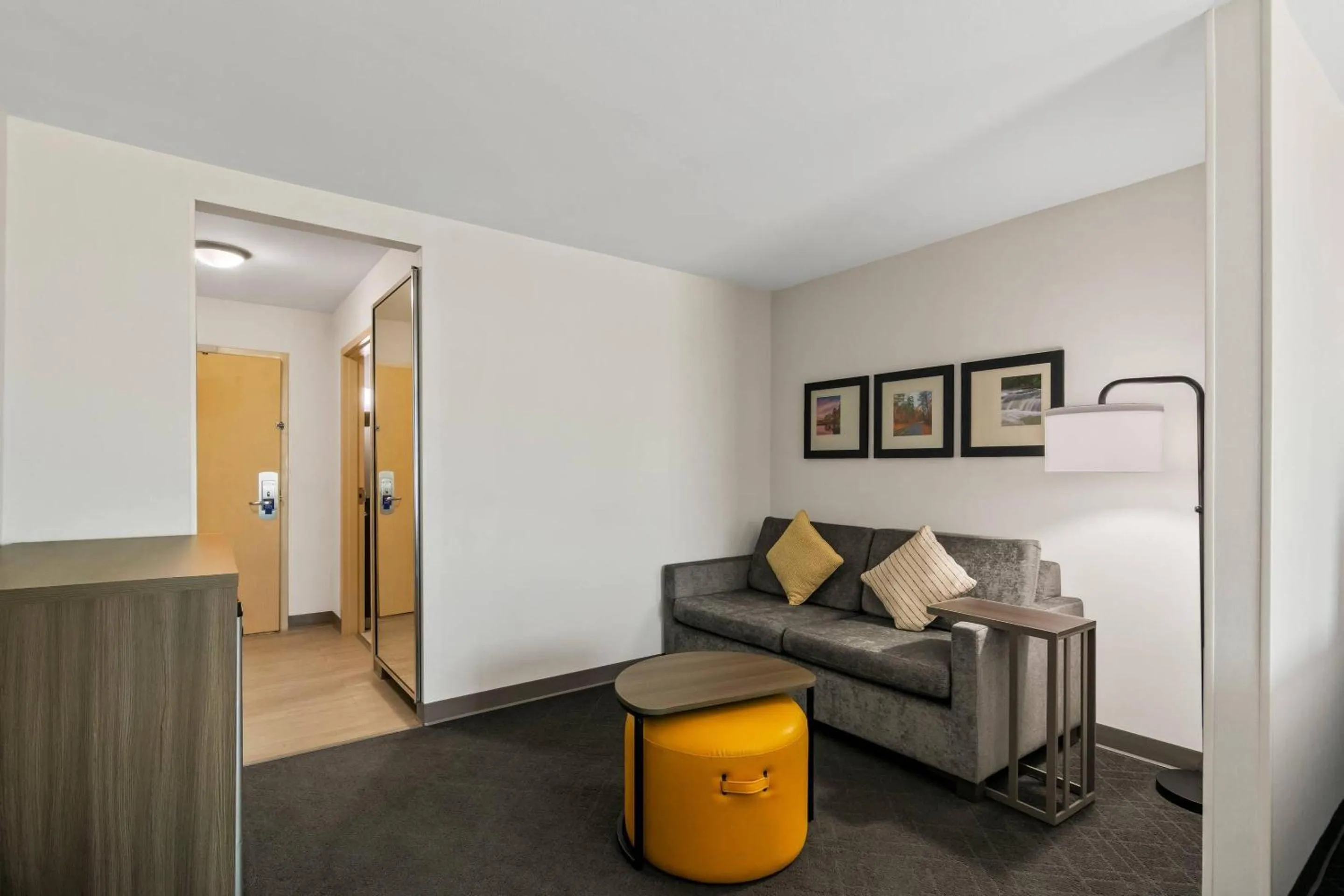 Bedroom in Comfort Suites Bentonville - Rogers