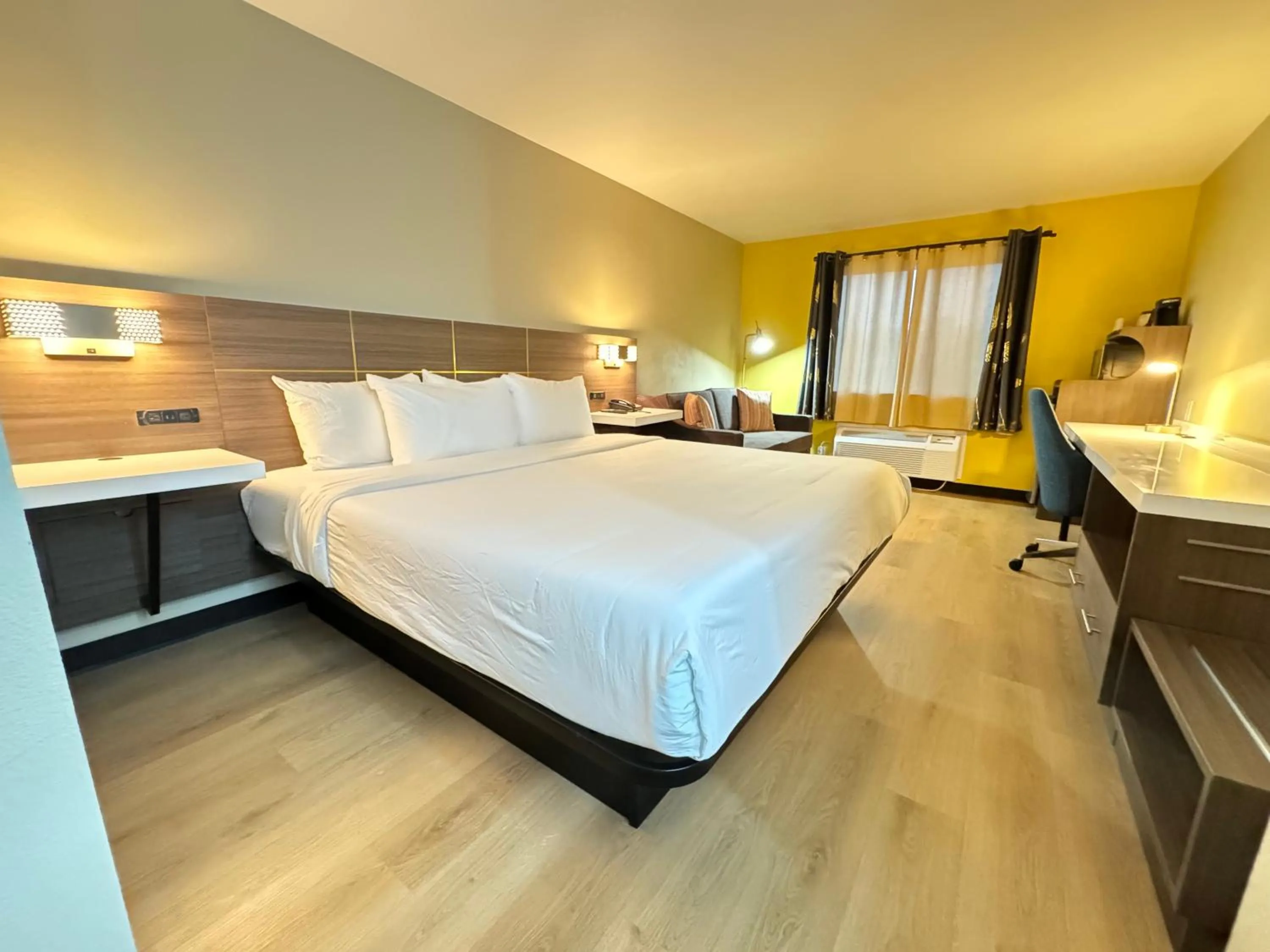 Junior Suite in Rodeway Inn & Suites