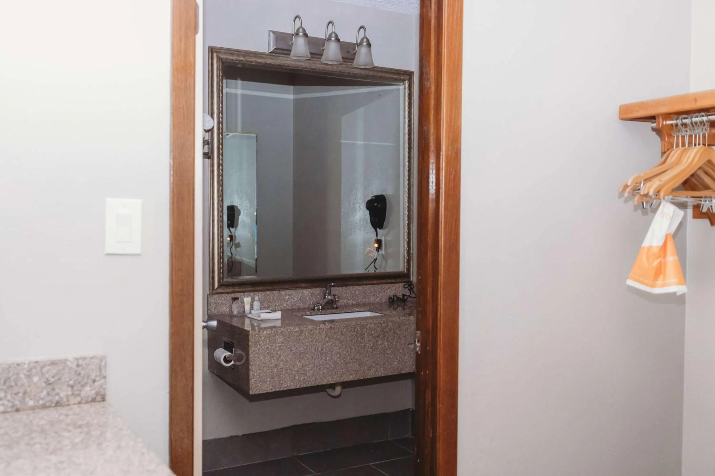 Shower in Clarion Inn