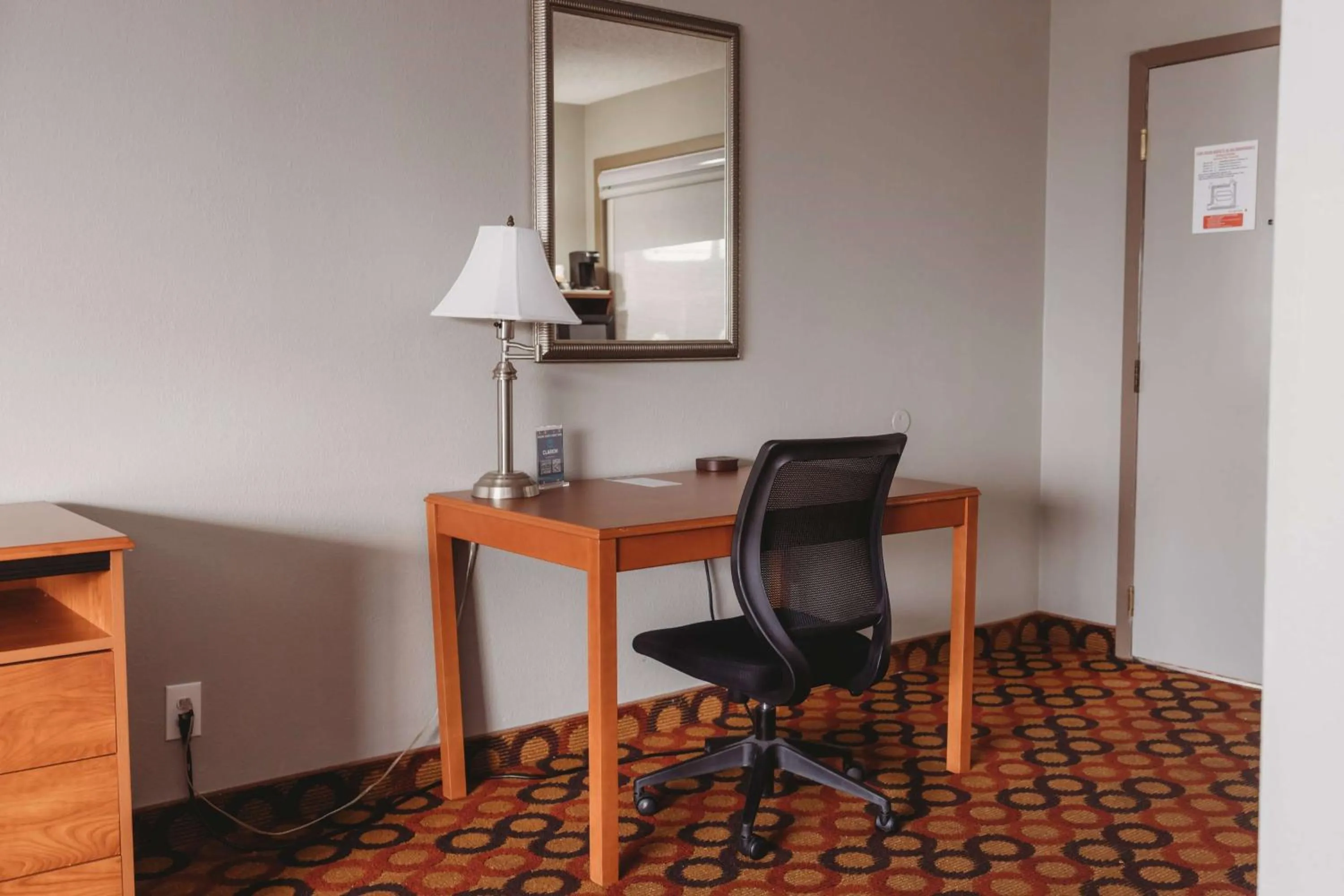 Photo of the whole room in Clarion Inn