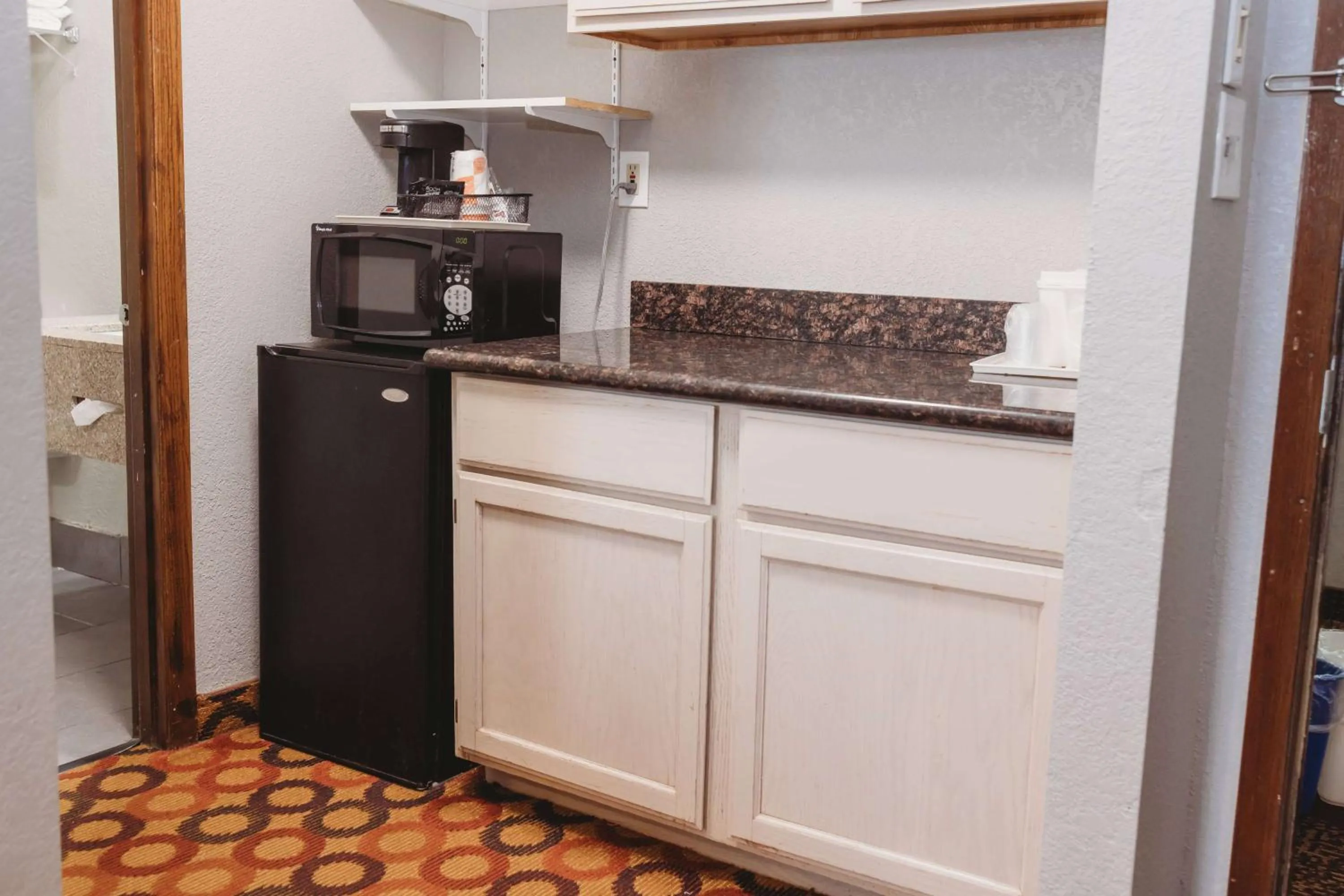 Photo of the whole room in Clarion Inn